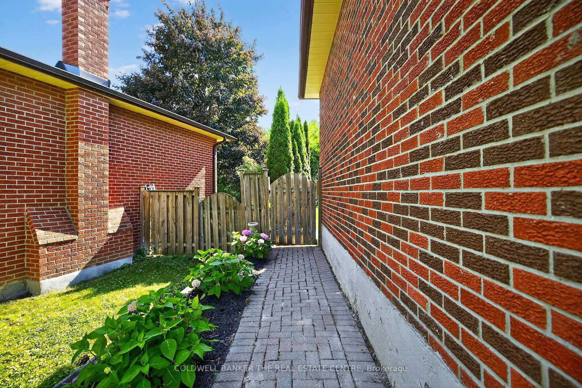 Photo 31 of 204 Alexander Road, Newmarket, Gorham-College Manor — HOMEH