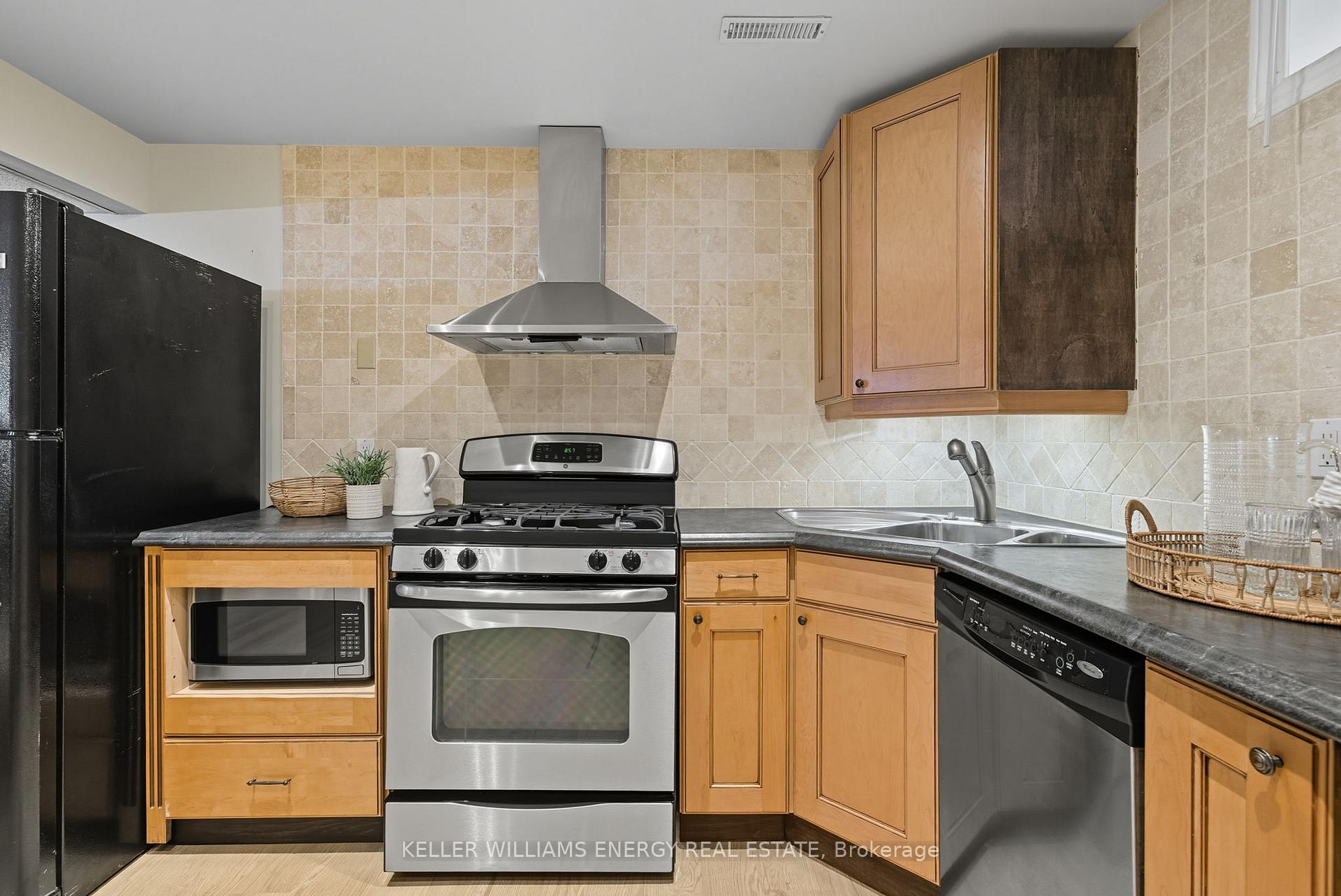 Photo 35 of 450 Safari Drive, Oshawa, Eastdale — HOMEH