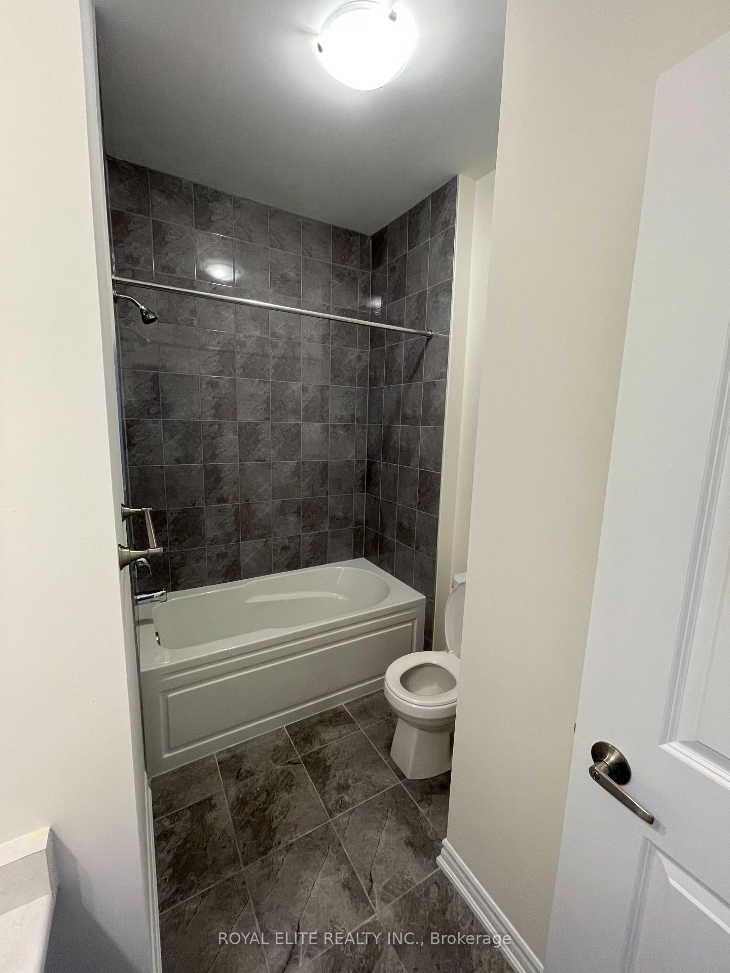 Photo 13 of 22 La Tache Crescent, Markham, Victoria Square — HOMEH