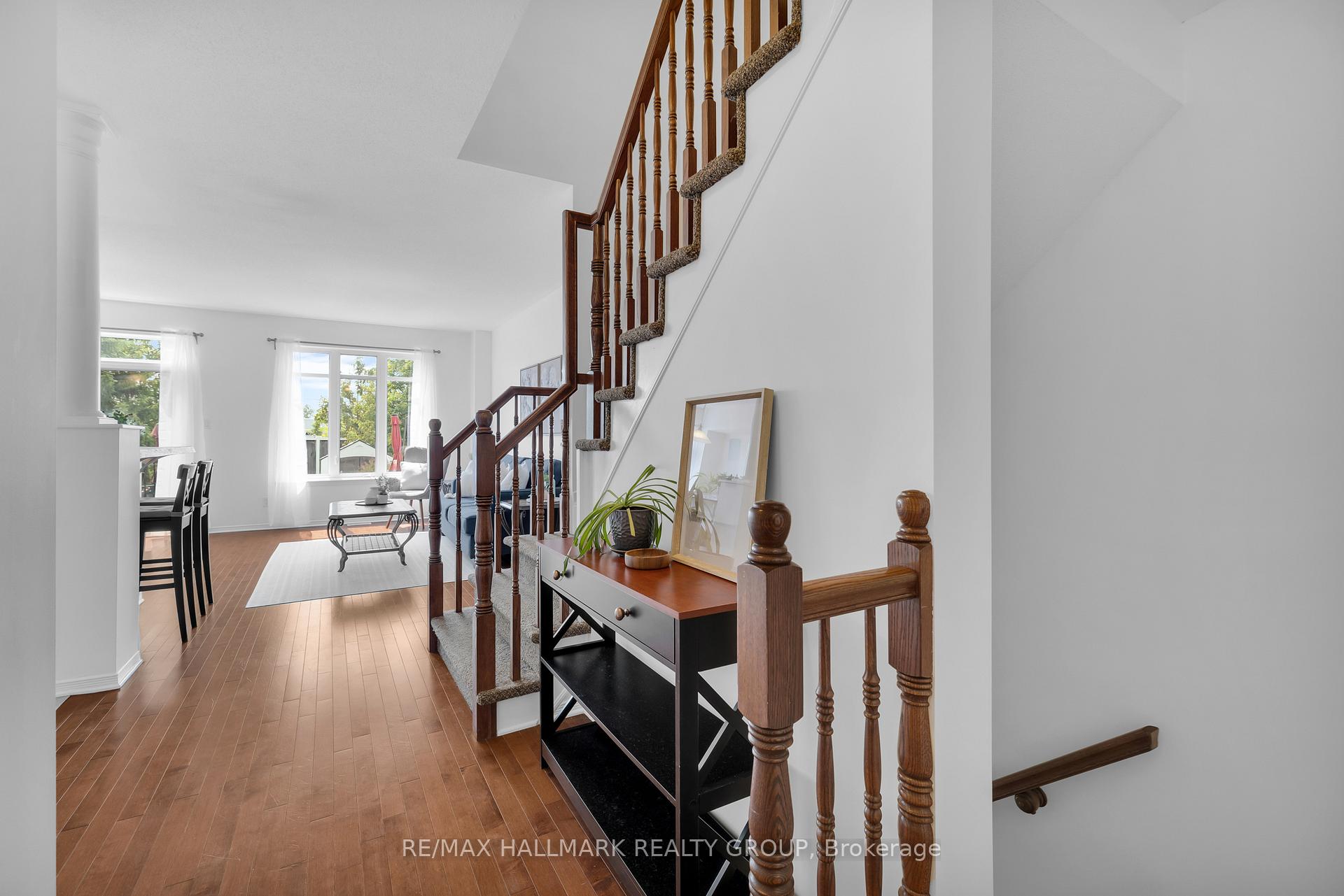 Photo 3 of 606 Everlasting Crescent, Ottawa, Springridge/East Village — HOMEH