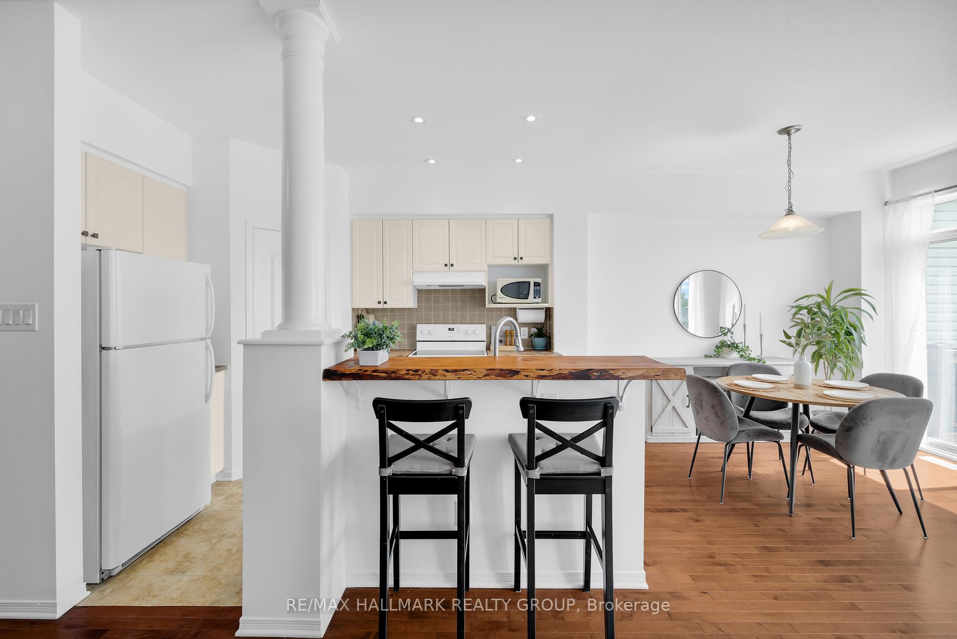 Photo 7 of 606 Everlasting Crescent, Ottawa, Springridge/East Village — HOMEH