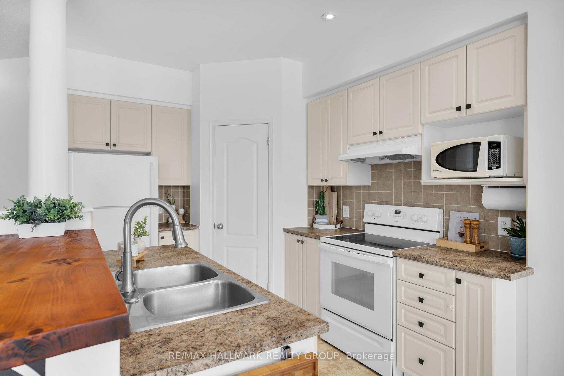 Photo 8 of 606 Everlasting Crescent, Ottawa, Springridge/East Village — HOMEH