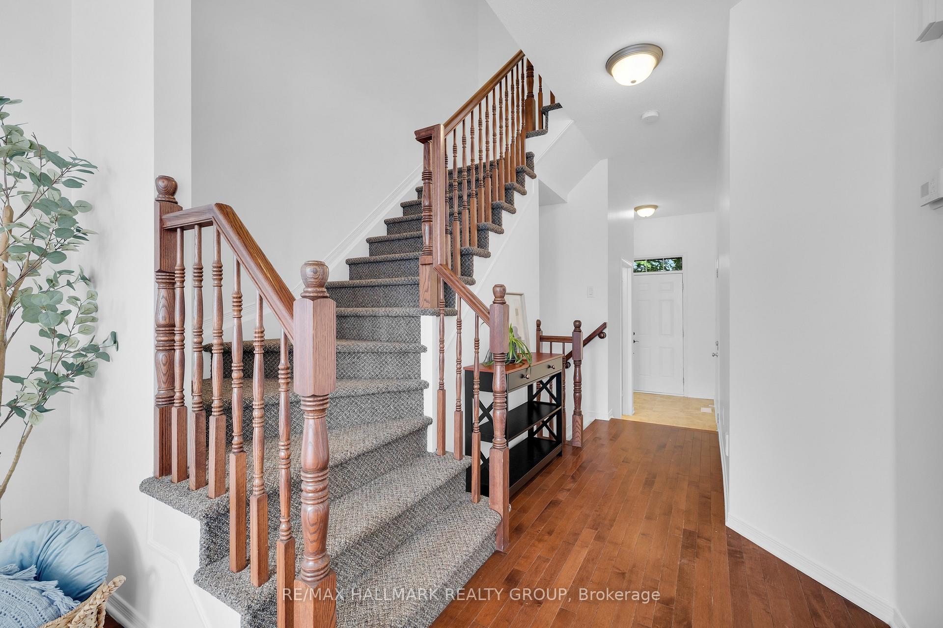 Photo 17 of 606 Everlasting Crescent, Ottawa, Springridge/East Village — HOMEH