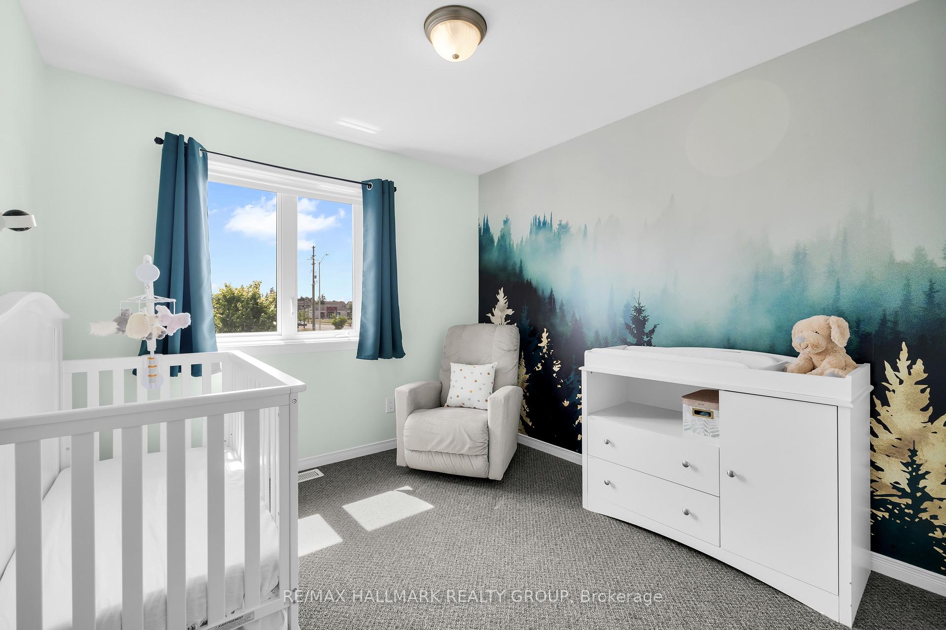 Photo 23 of 606 Everlasting Crescent, Ottawa, Springridge/East Village — HOMEH