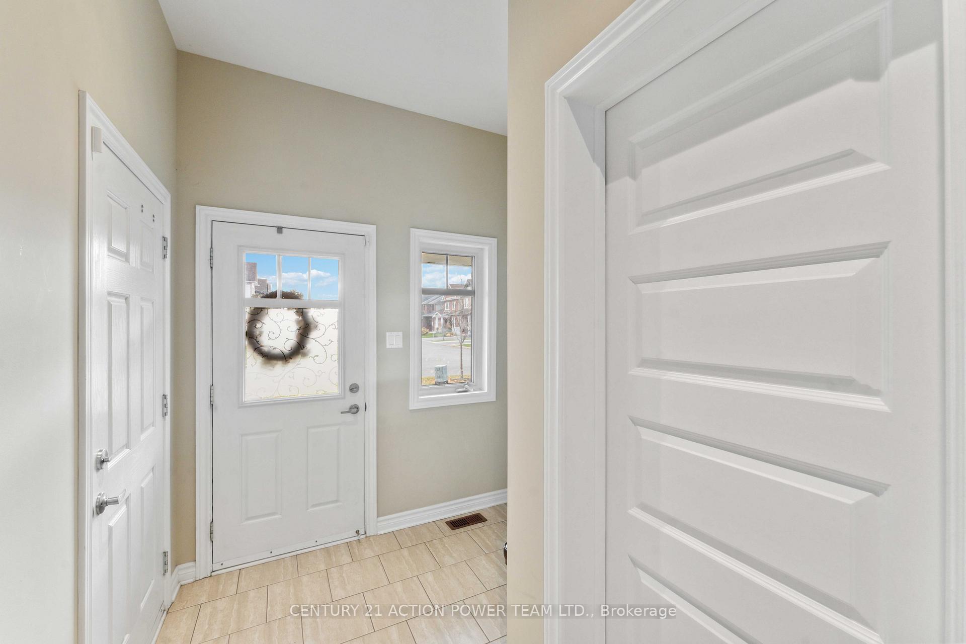 Photo 6 of 812 Ashenvale Way, Ottawa, Avalon East — HOMEH