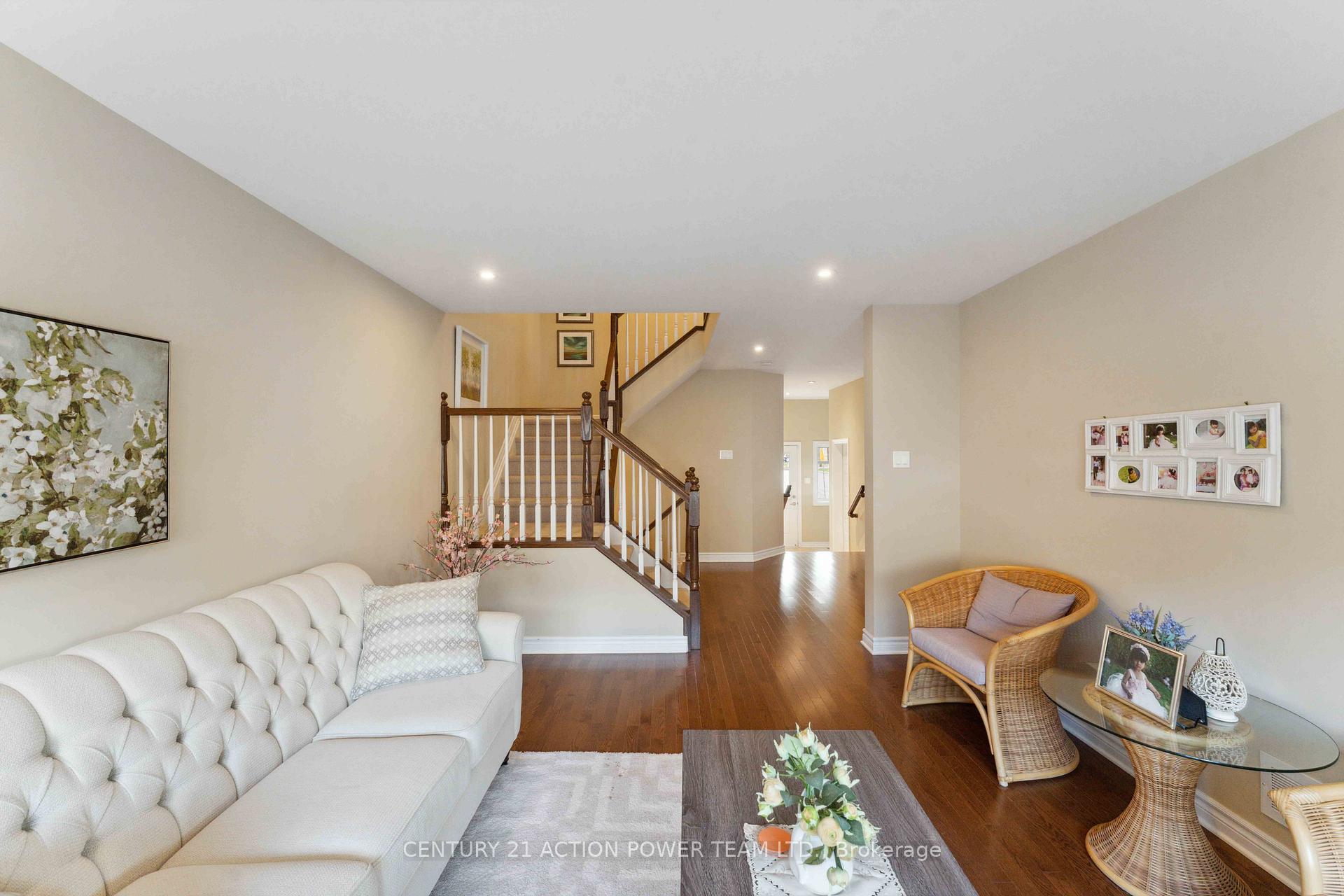 Photo 11 of 812 Ashenvale Way, Ottawa, Avalon East — HOMEH