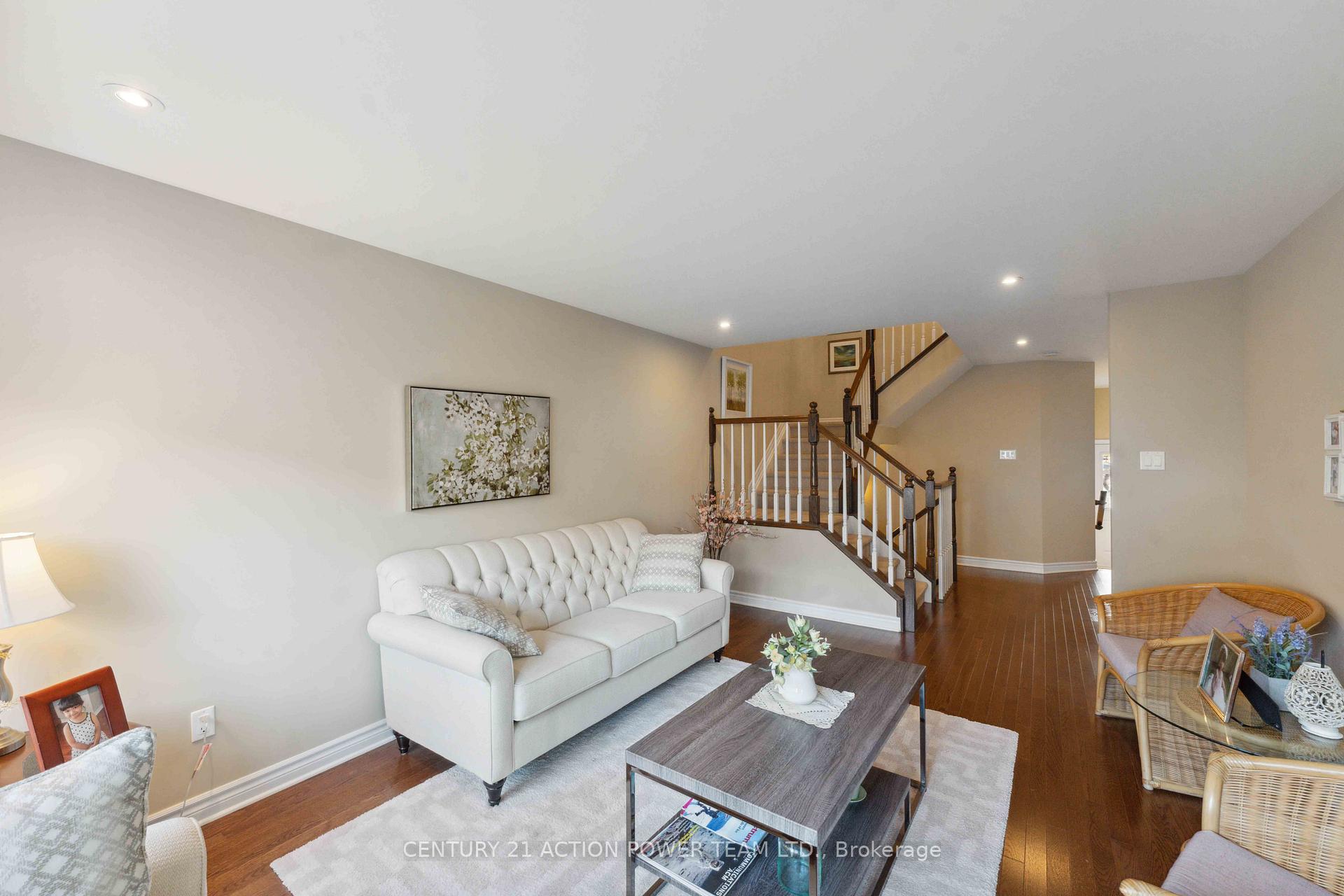 Photo 12 of 812 Ashenvale Way, Ottawa, Avalon East — HOMEH