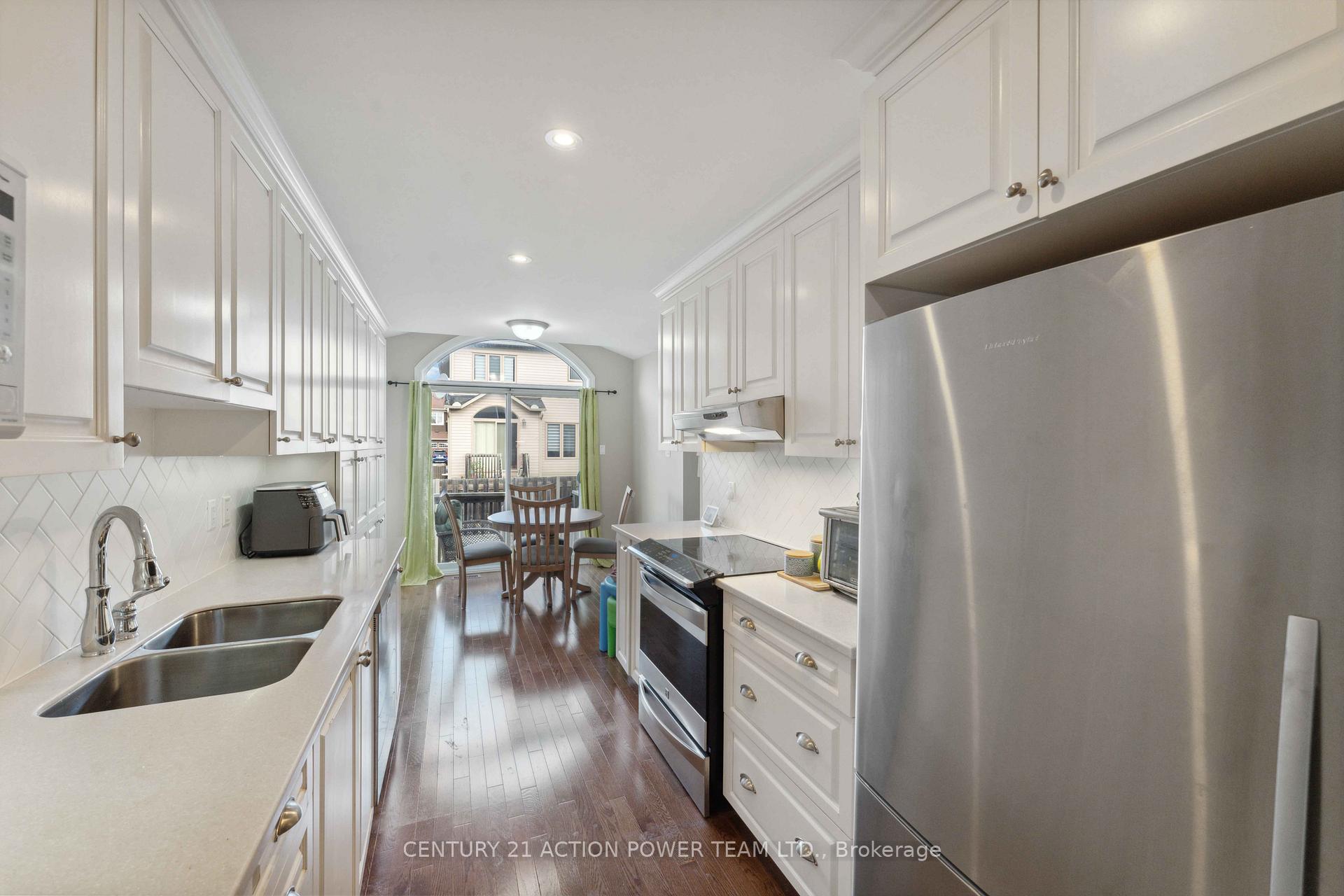 Photo 13 of 812 Ashenvale Way, Ottawa, Avalon East — HOMEH