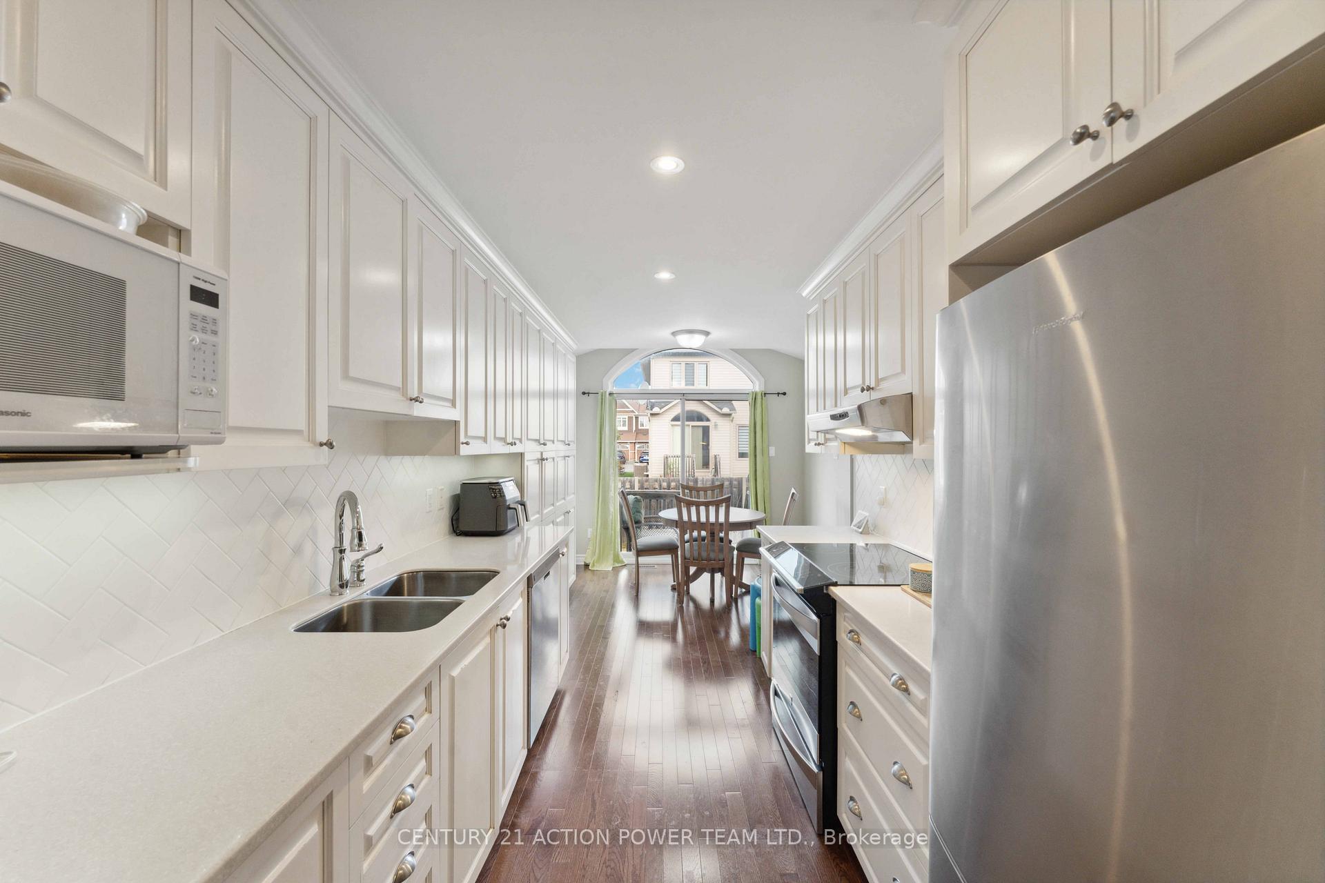Photo 15 of 812 Ashenvale Way, Ottawa, Avalon East — HOMEH