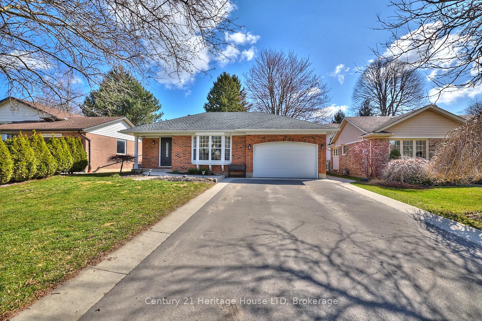 Photo 1 of 5 Brookbank Cres, Pelham, Fonthill — HOMEH