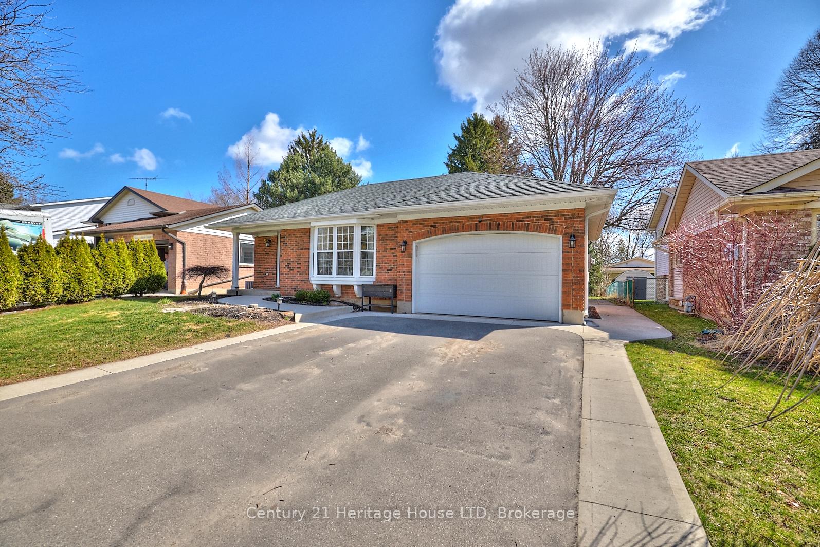 Photo 3 of 5 Brookbank Cres, Pelham, Fonthill — HOMEH