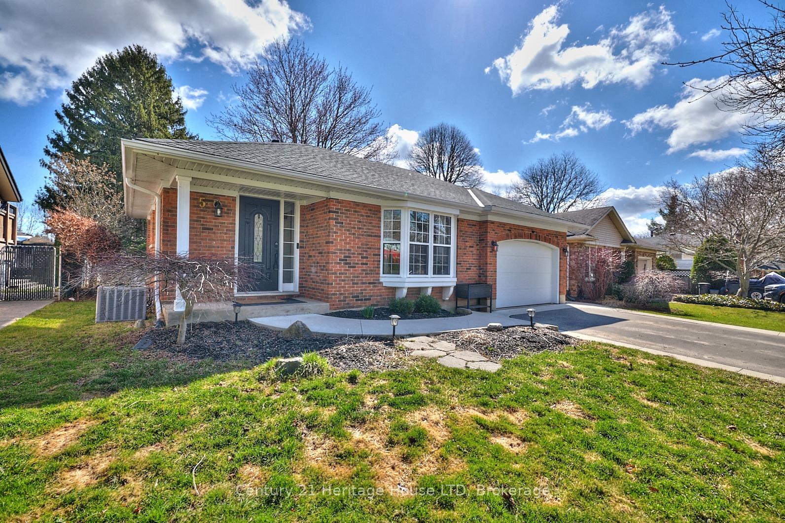 Photo 33 of 5 Brookbank Cres, Pelham, Fonthill — HOMEH