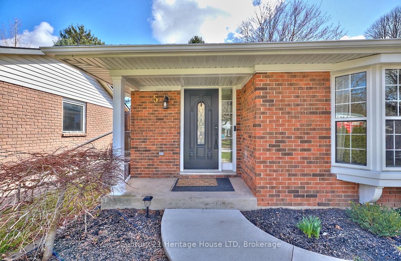 Photo 35 of 5 Brookbank Cres, Pelham, Fonthill — HOMEH