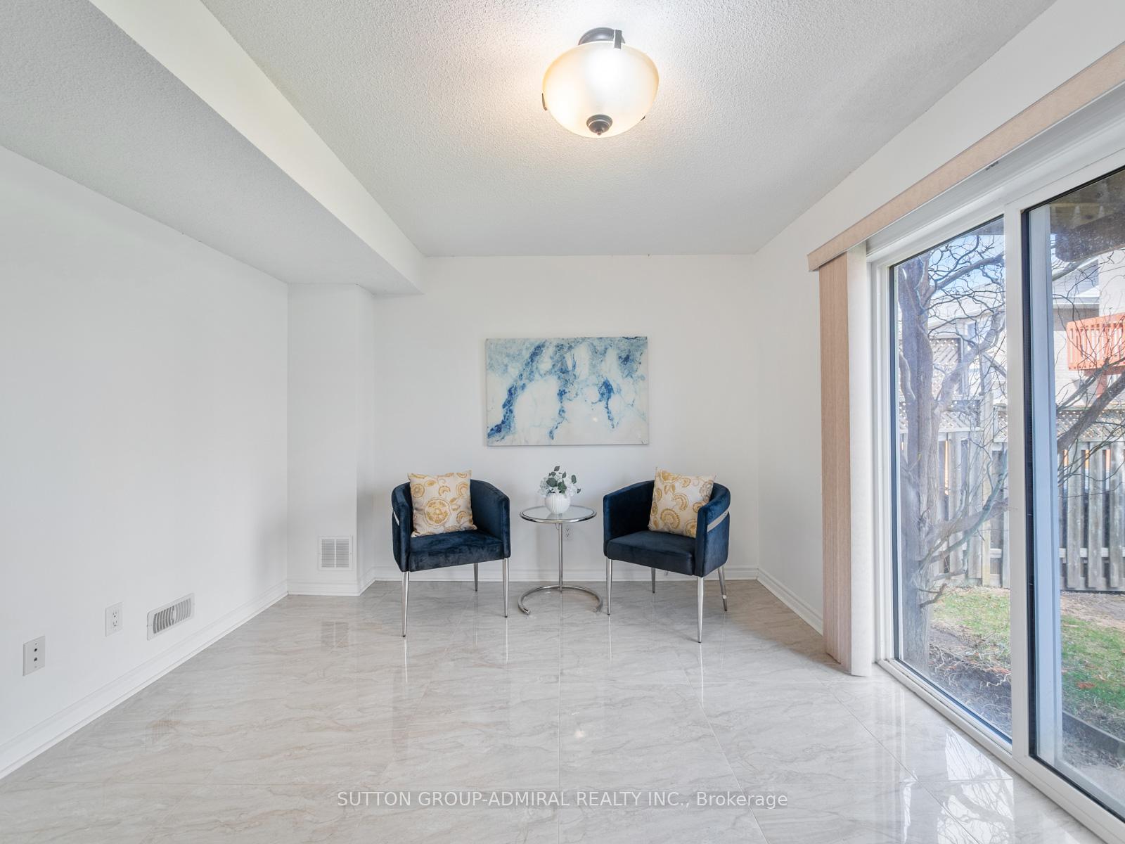Photo 4 of 175 Gail Parks Crescent, Newmarket, Woodland Hill — HOMEH