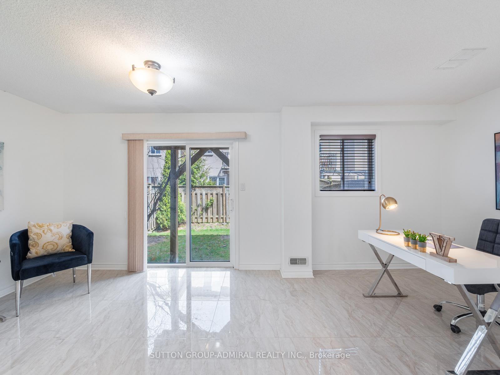 Photo 5 of 175 Gail Parks Crescent, Newmarket, Woodland Hill — HOMEH