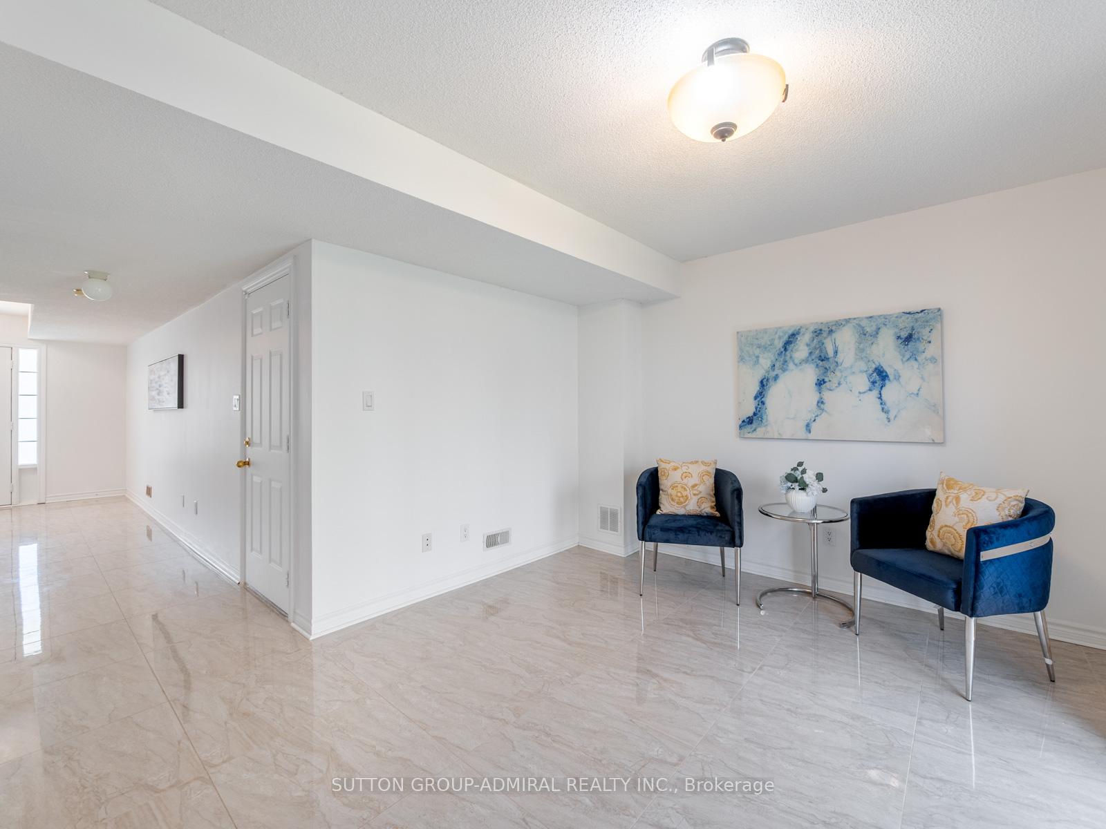 Photo 7 of 175 Gail Parks Crescent, Newmarket, Woodland Hill — HOMEH