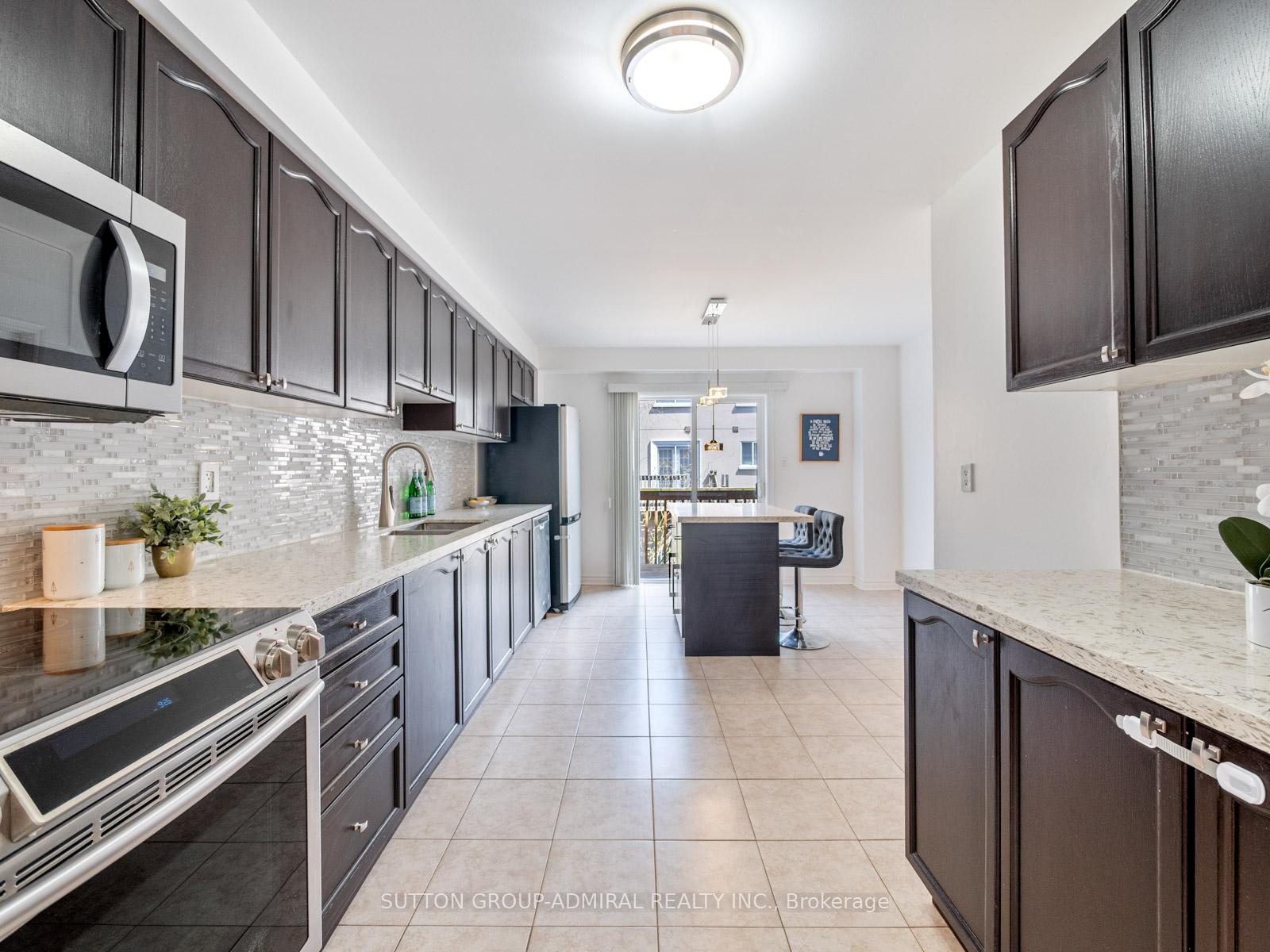 Photo 15 of 175 Gail Parks Crescent, Newmarket, Woodland Hill — HOMEH