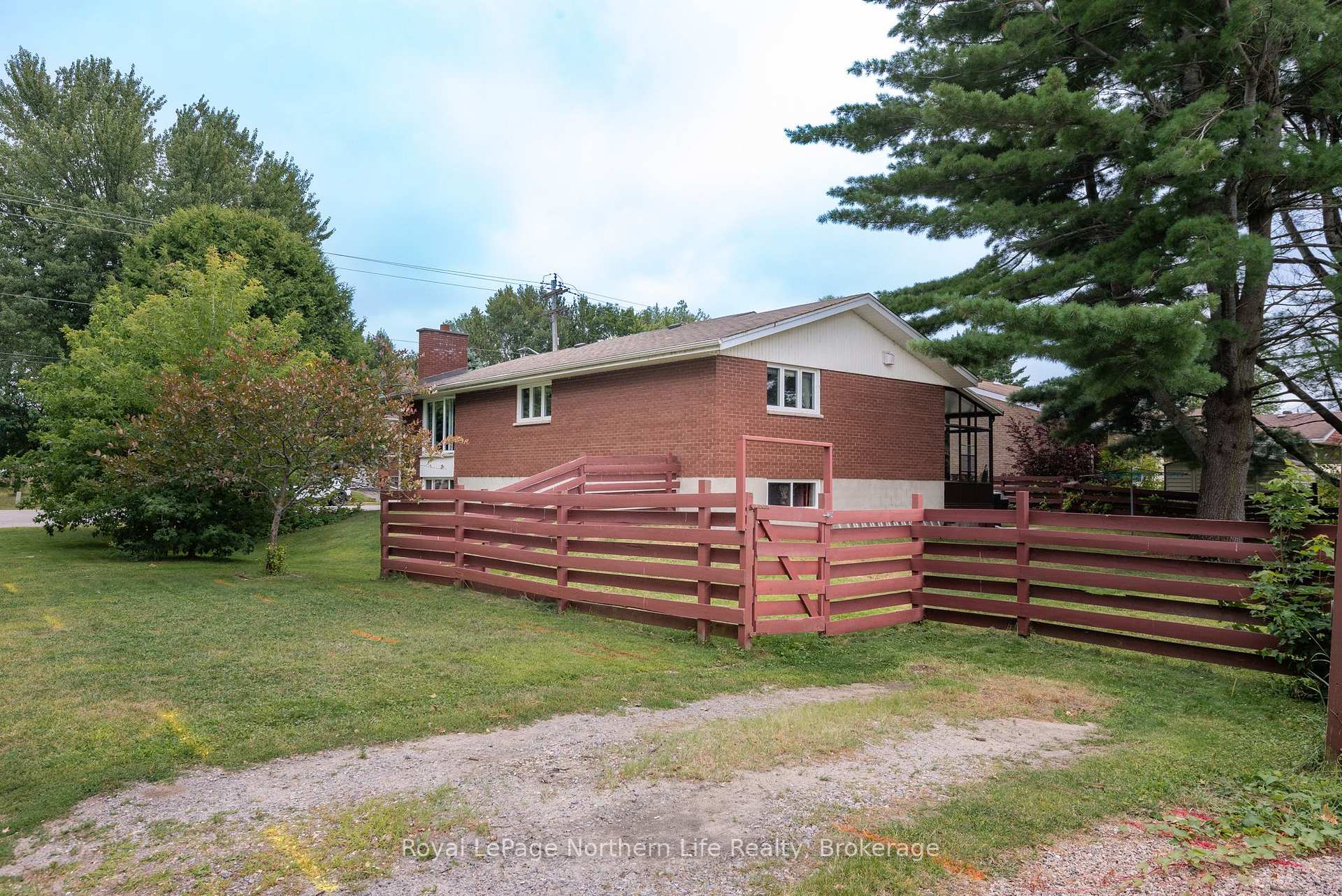 Photo 4 of 129 Marshall Park Drive, North Bay, Ferris — HOMEH