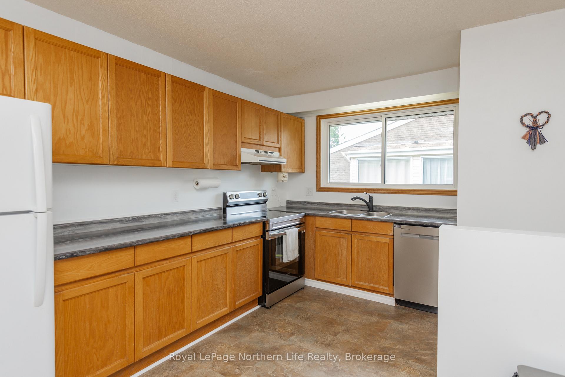 Photo 14 of 129 Marshall Park Drive, North Bay, Ferris — HOMEH