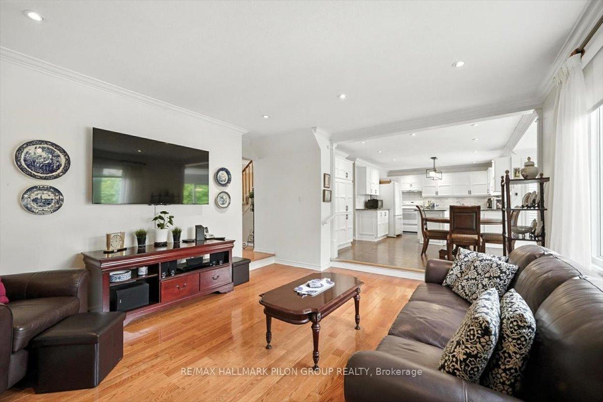 Photo 12 of 1411 Bourcier Drive, Ottawa, Bilberry Creek/Queenswood Heights — HOMEH