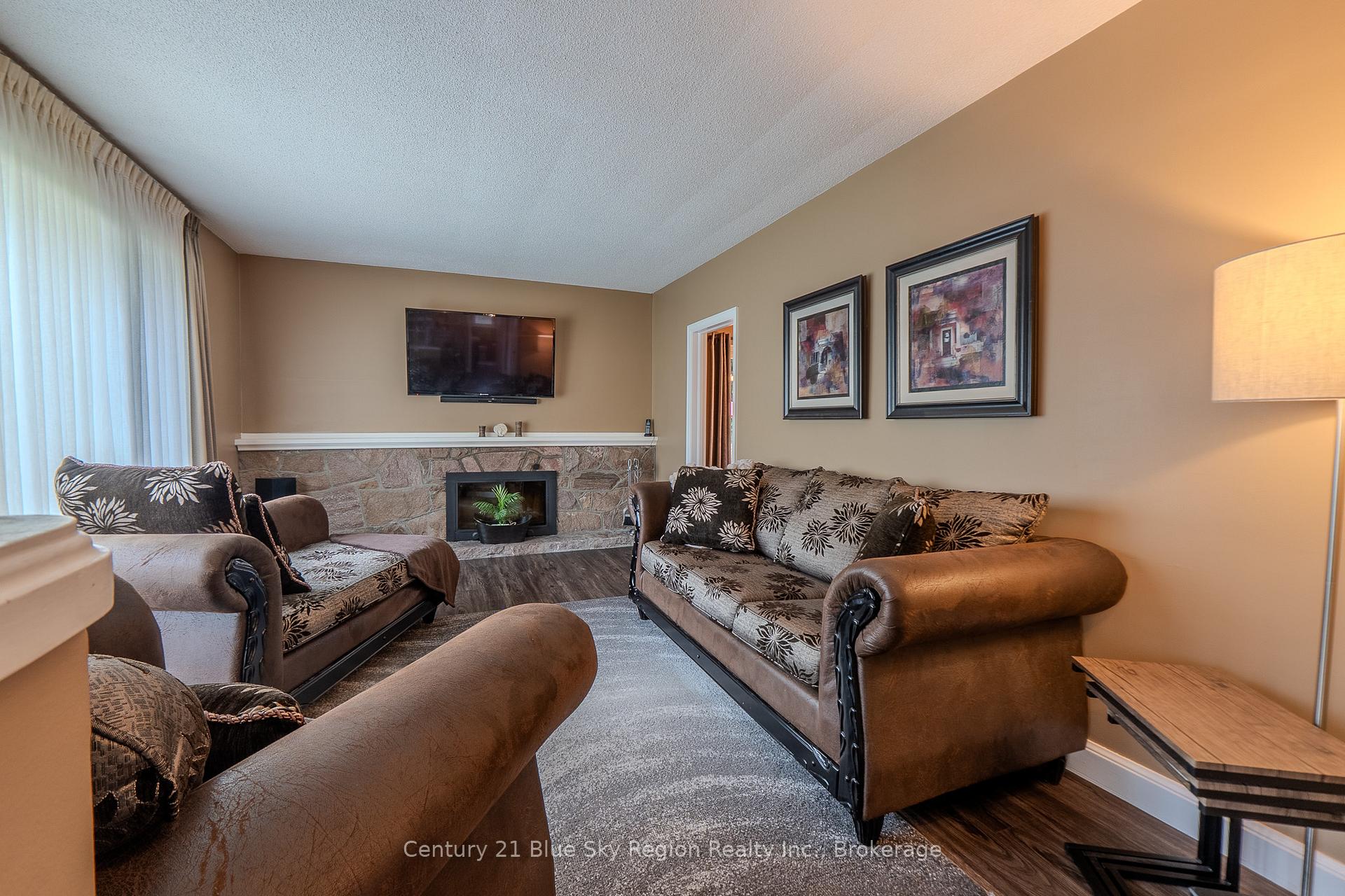 Photo 5 of 184 Lake Street, North Bay, West End — HOMEH