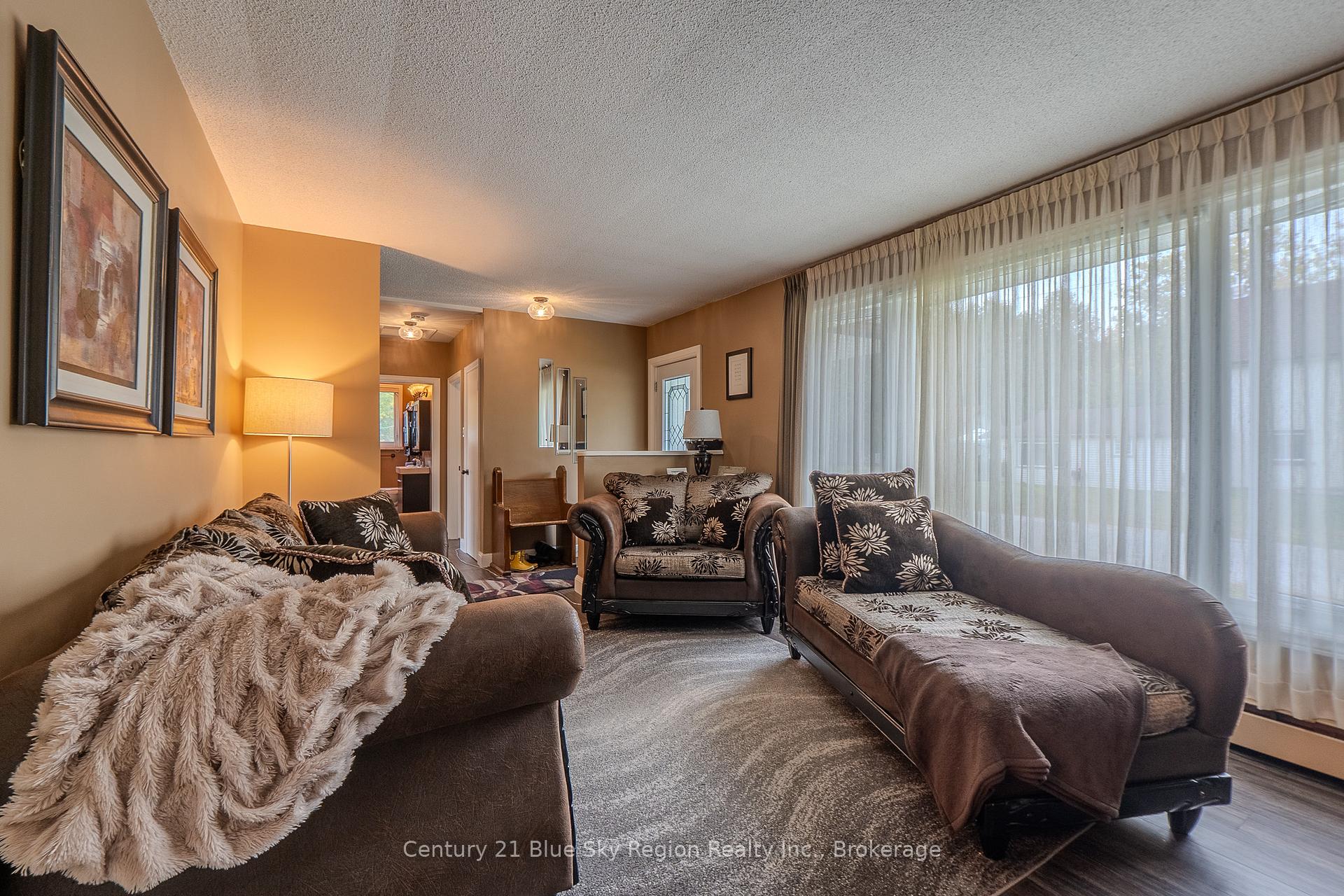 Photo 7 of 184 Lake Street, North Bay, West End — HOMEH