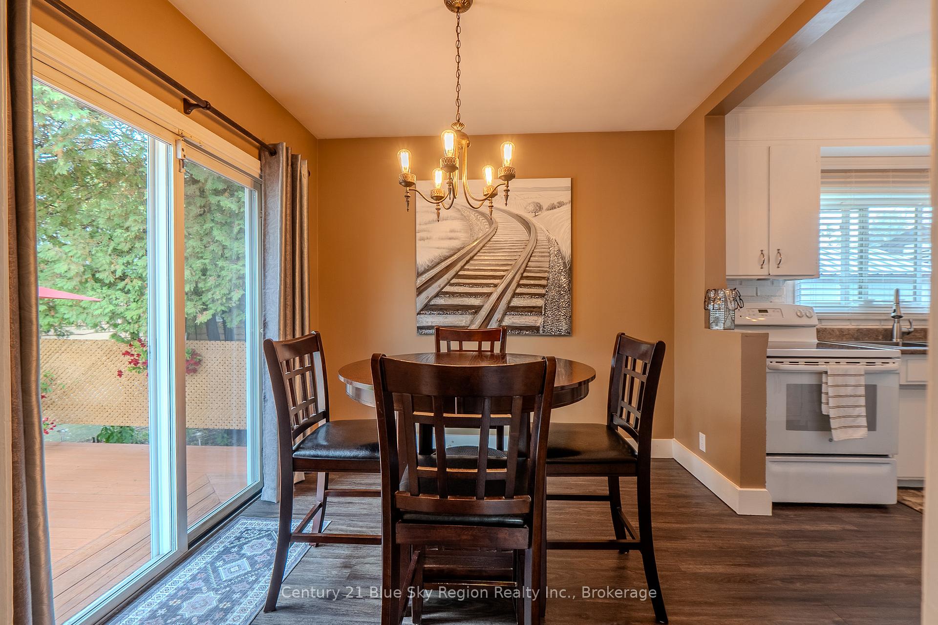 Photo 8 of 184 Lake Street, North Bay, West End — HOMEH