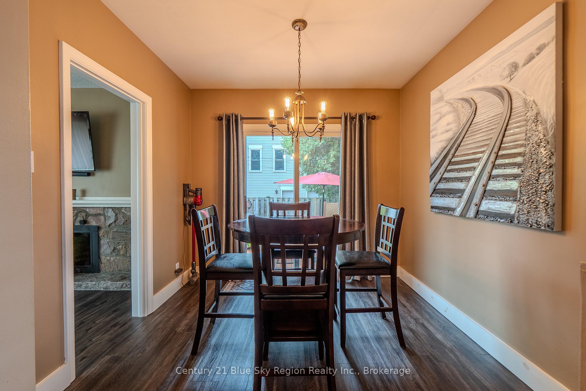 Photo 9 of 184 Lake Street, North Bay, West End — HOMEH