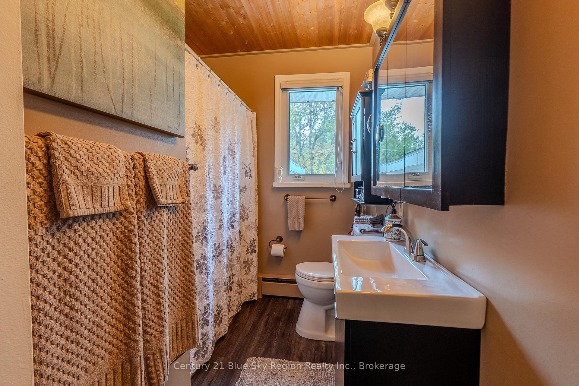 Photo 18 of 184 Lake Street, North Bay, West End — HOMEH