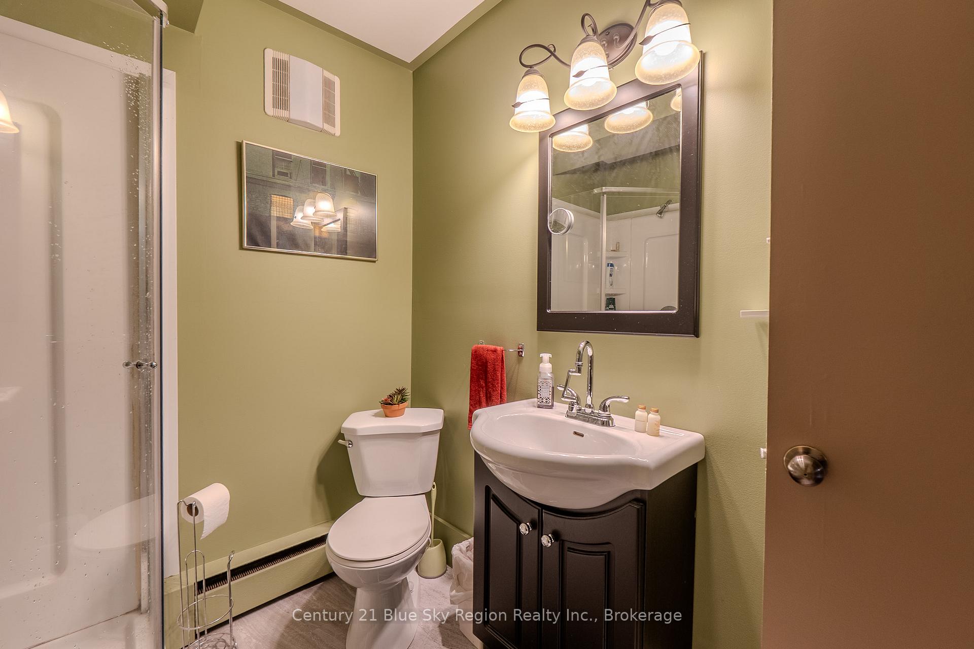 Photo 33 of 184 Lake Street, North Bay, West End — HOMEH