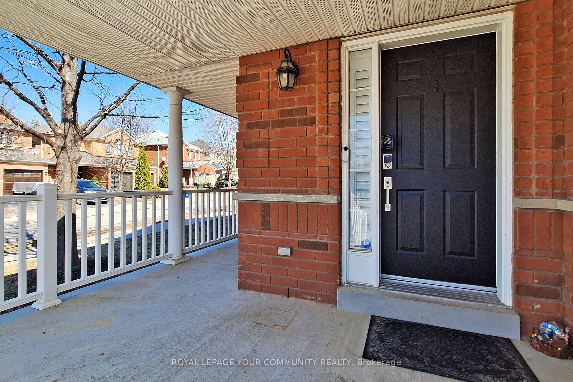 Photo 5 of 861 Oaktree Crescent, Newmarket, Summerhill Estates — HOMEH