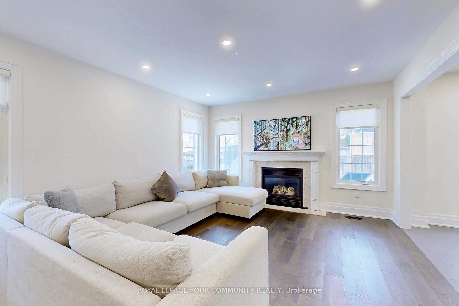 Photo 7 of 861 Oaktree Crescent, Newmarket, Summerhill Estates — HOMEH