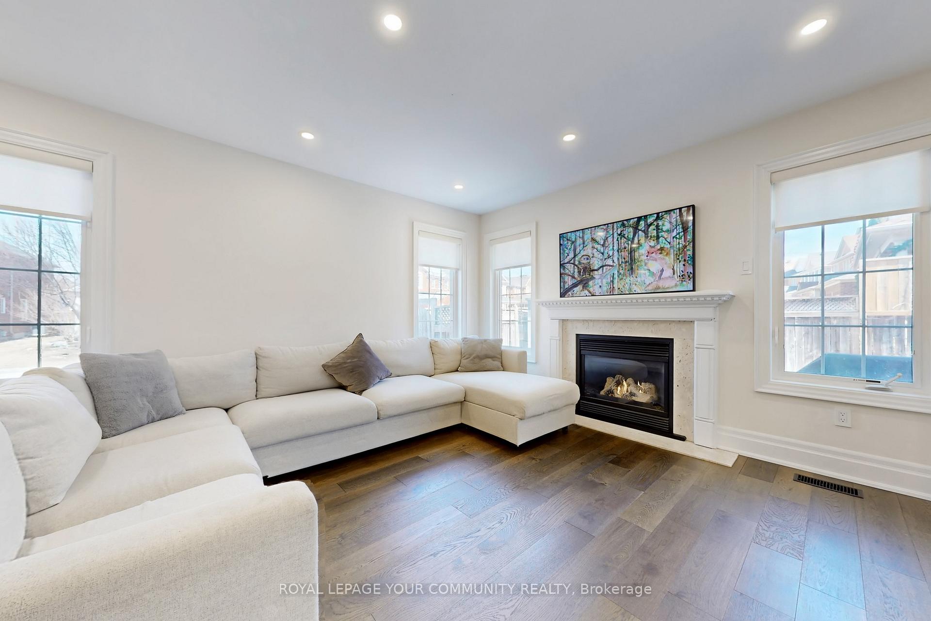 Photo 8 of 861 Oaktree Crescent, Newmarket, Summerhill Estates — HOMEH