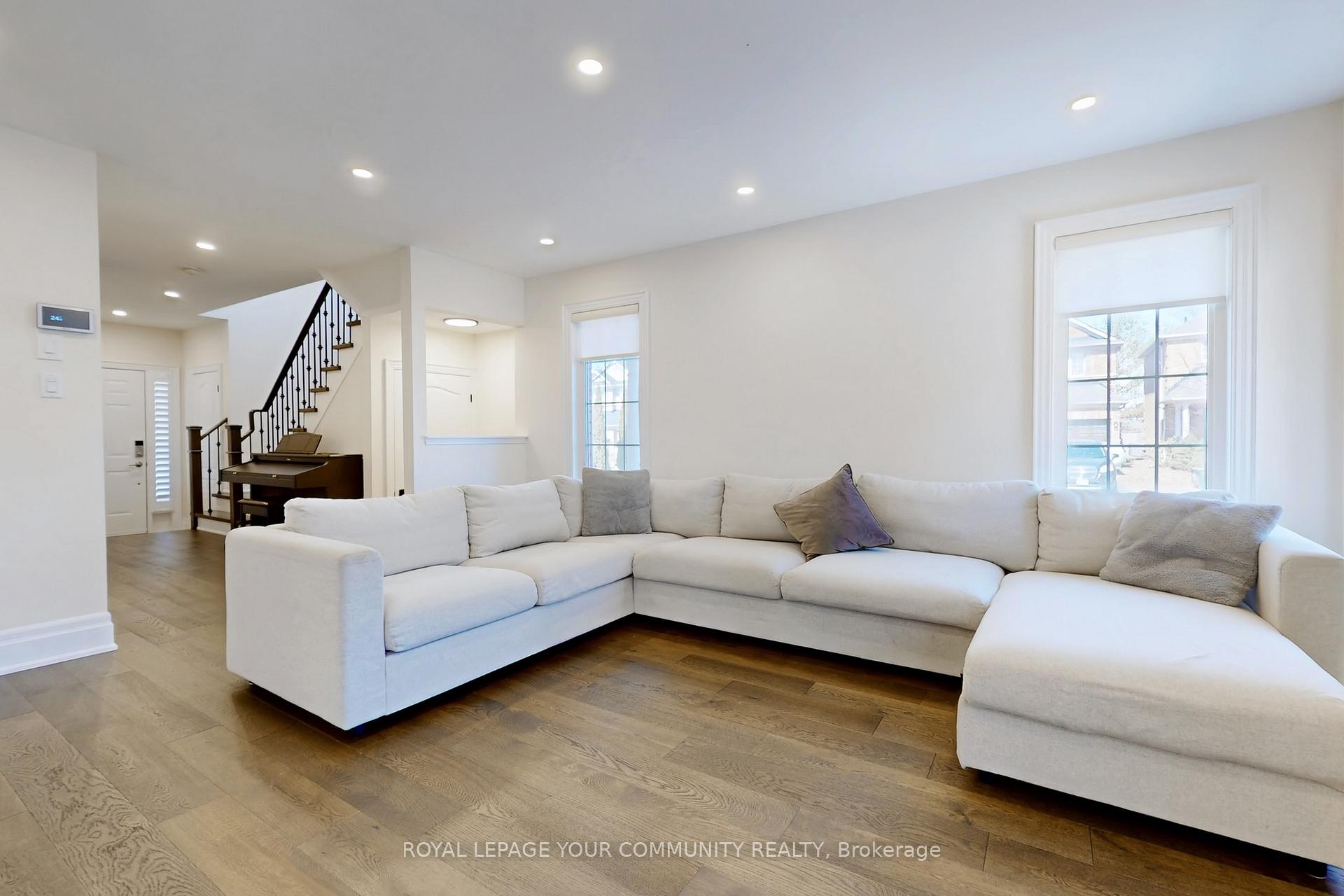 Photo 9 of 861 Oaktree Crescent, Newmarket, Summerhill Estates — HOMEH