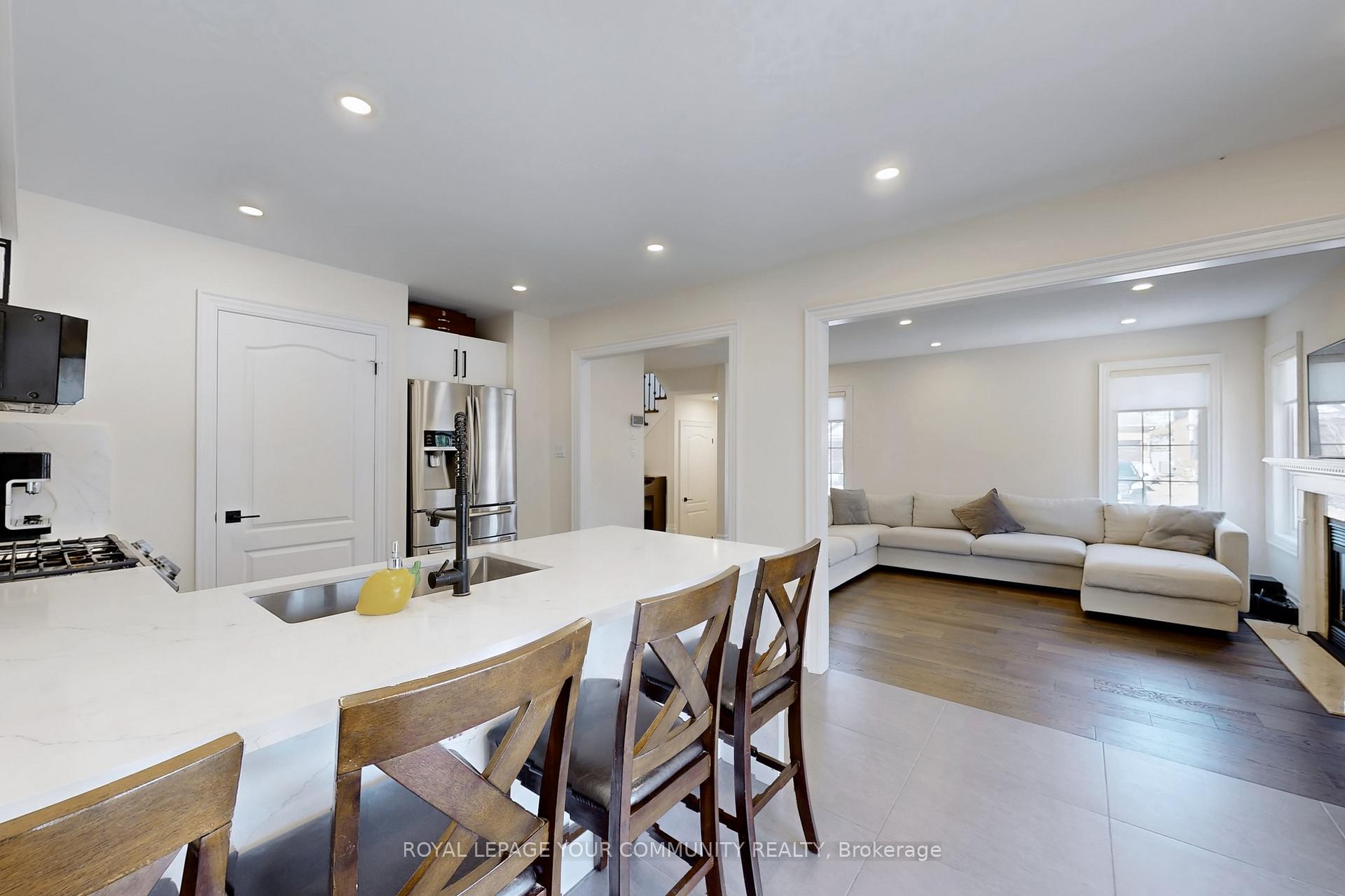 Photo 11 of 861 Oaktree Crescent, Newmarket, Summerhill Estates — HOMEH