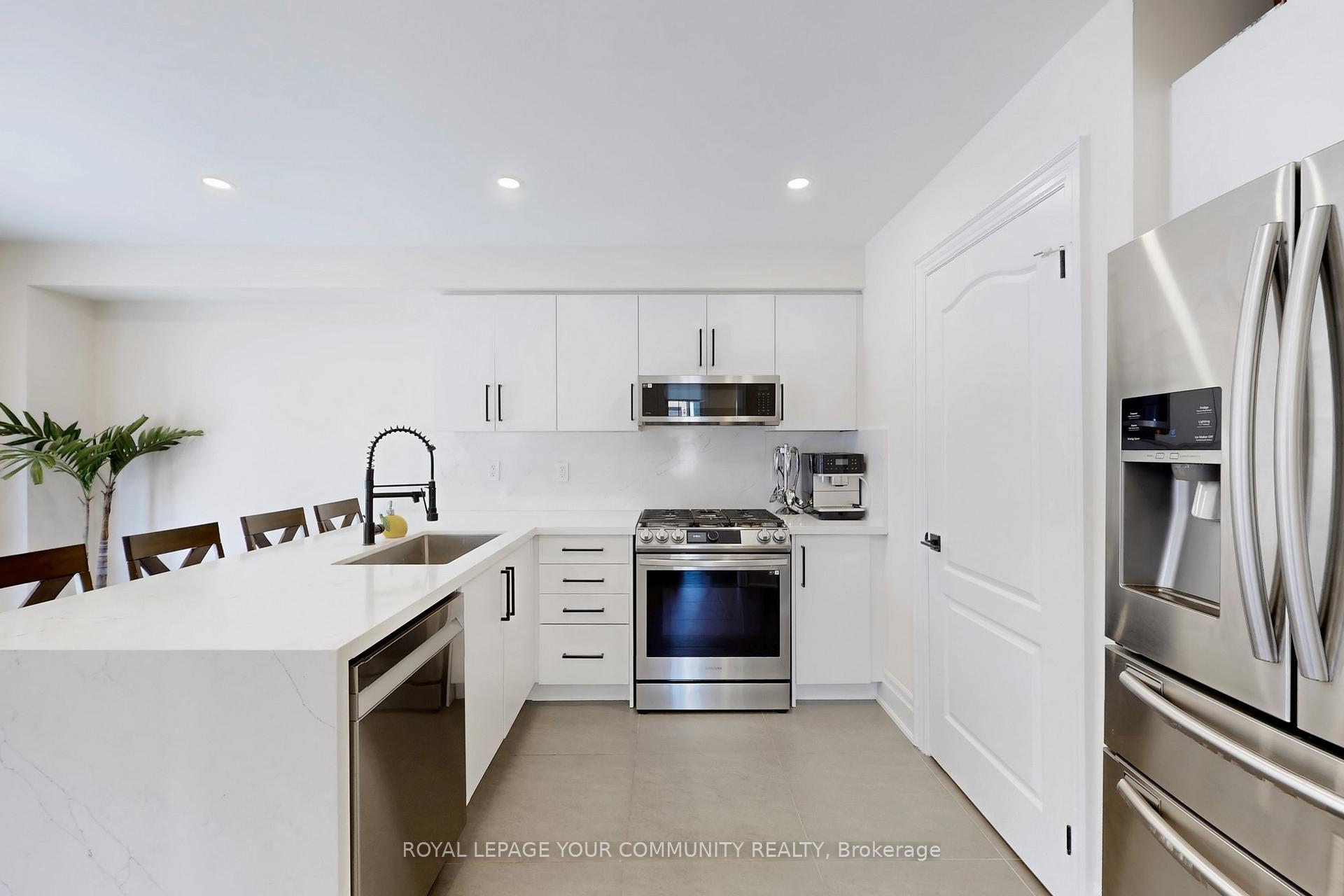 Photo 13 of 861 Oaktree Crescent, Newmarket, Summerhill Estates — HOMEH