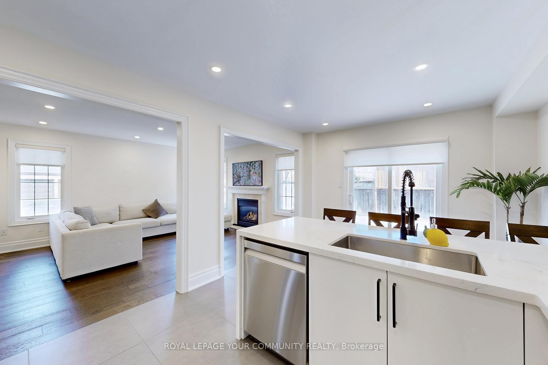 Photo 15 of 861 Oaktree Crescent, Newmarket, Summerhill Estates — HOMEH