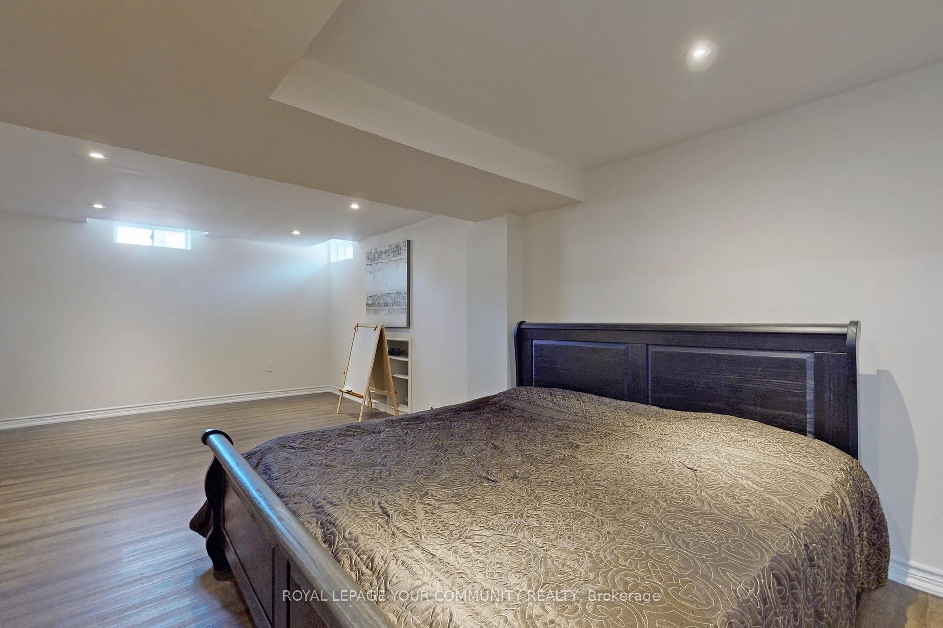 Photo 36 of 861 Oaktree Crescent, Newmarket, Summerhill Estates — HOMEH