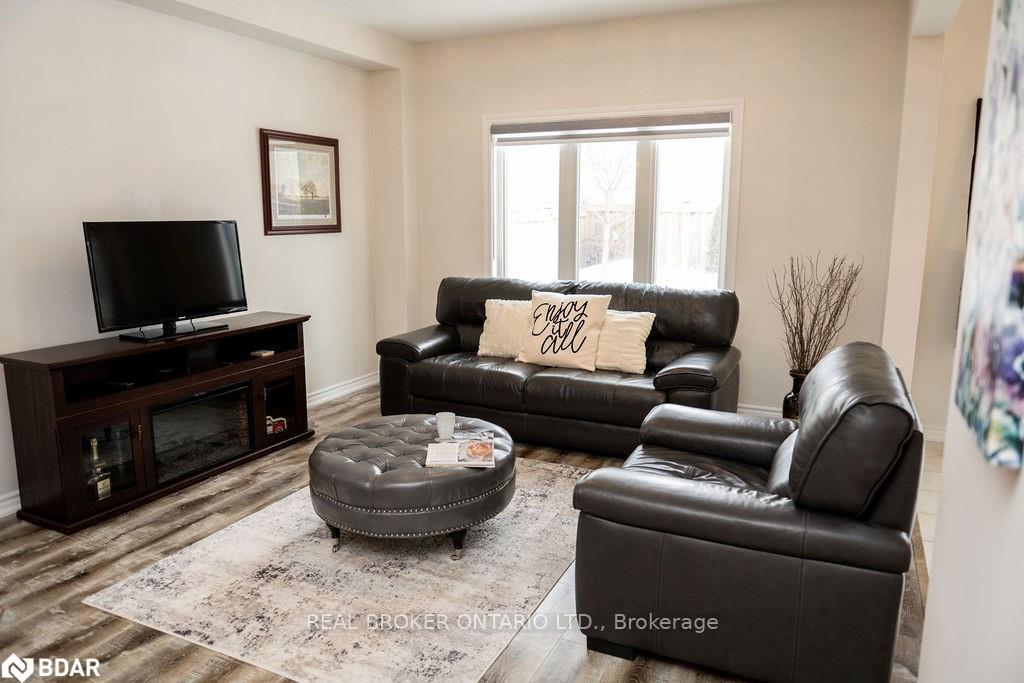 Photo 5 of 14 Jones Street, New Tecumseth, Alliston — HOMEH
