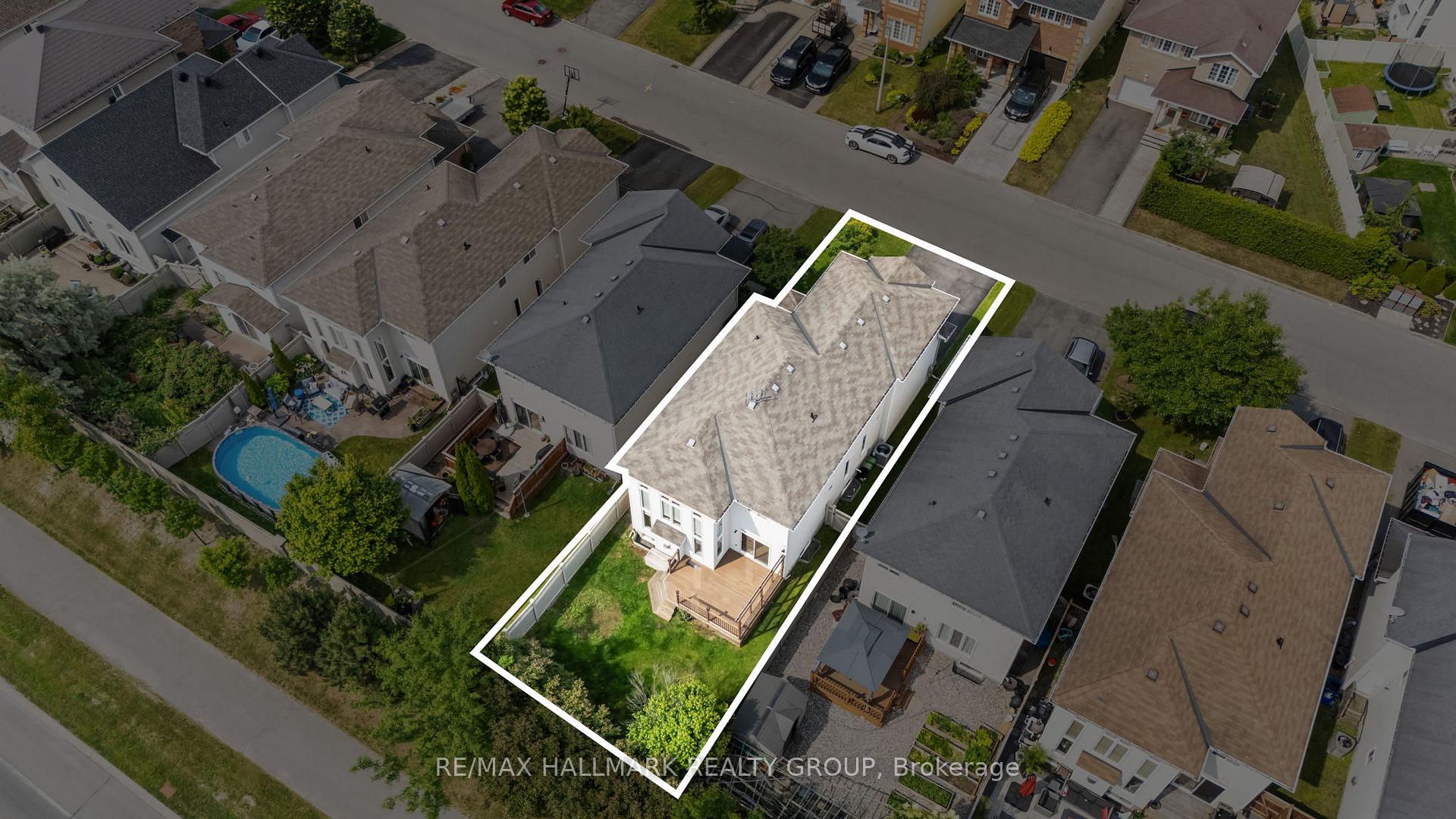 Photo 4 of 1933 Schroeder Crescent, Ottawa, Springridge/East Village — HOMEH