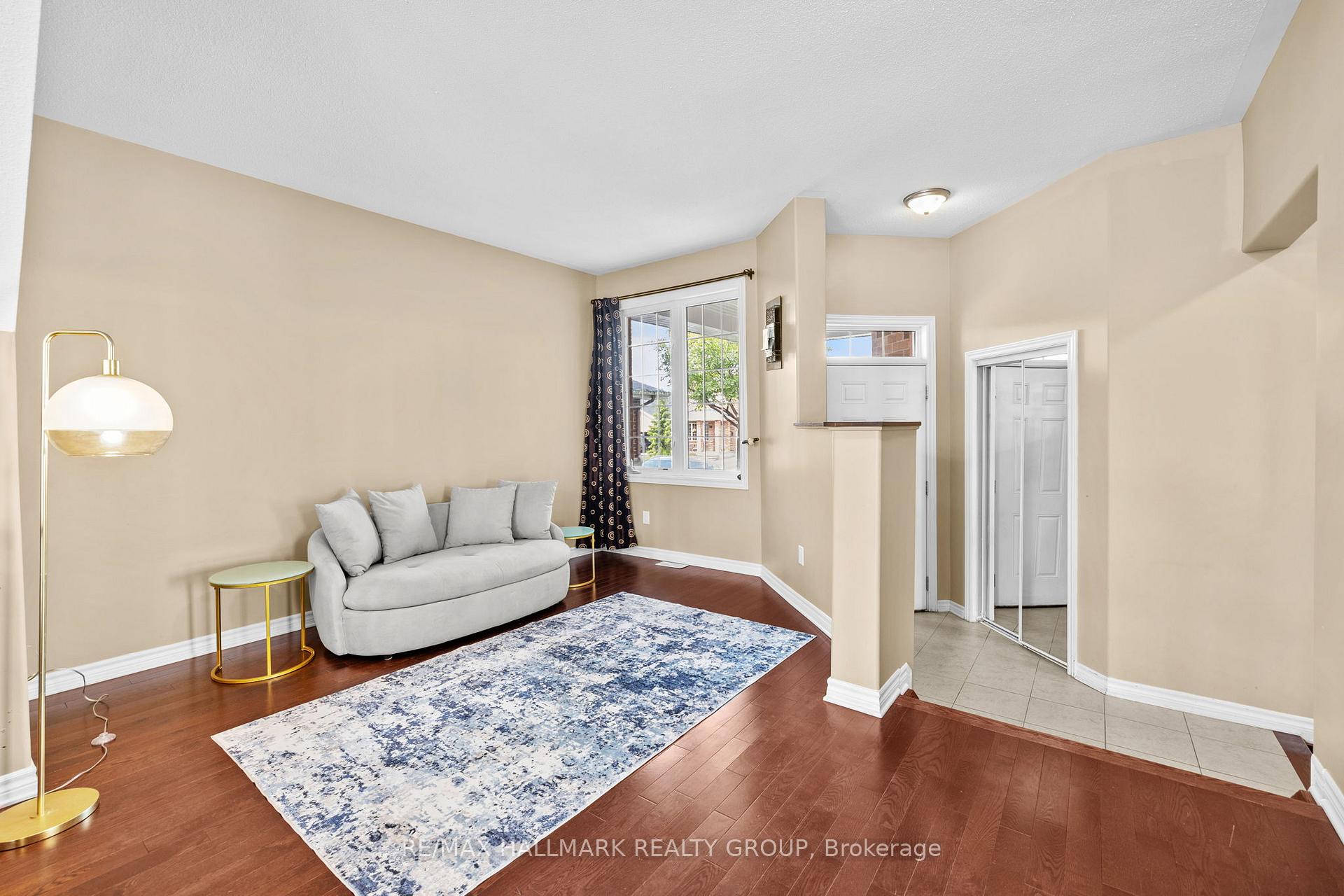 Photo 7 of 1933 Schroeder Crescent, Ottawa, Springridge/East Village — HOMEH