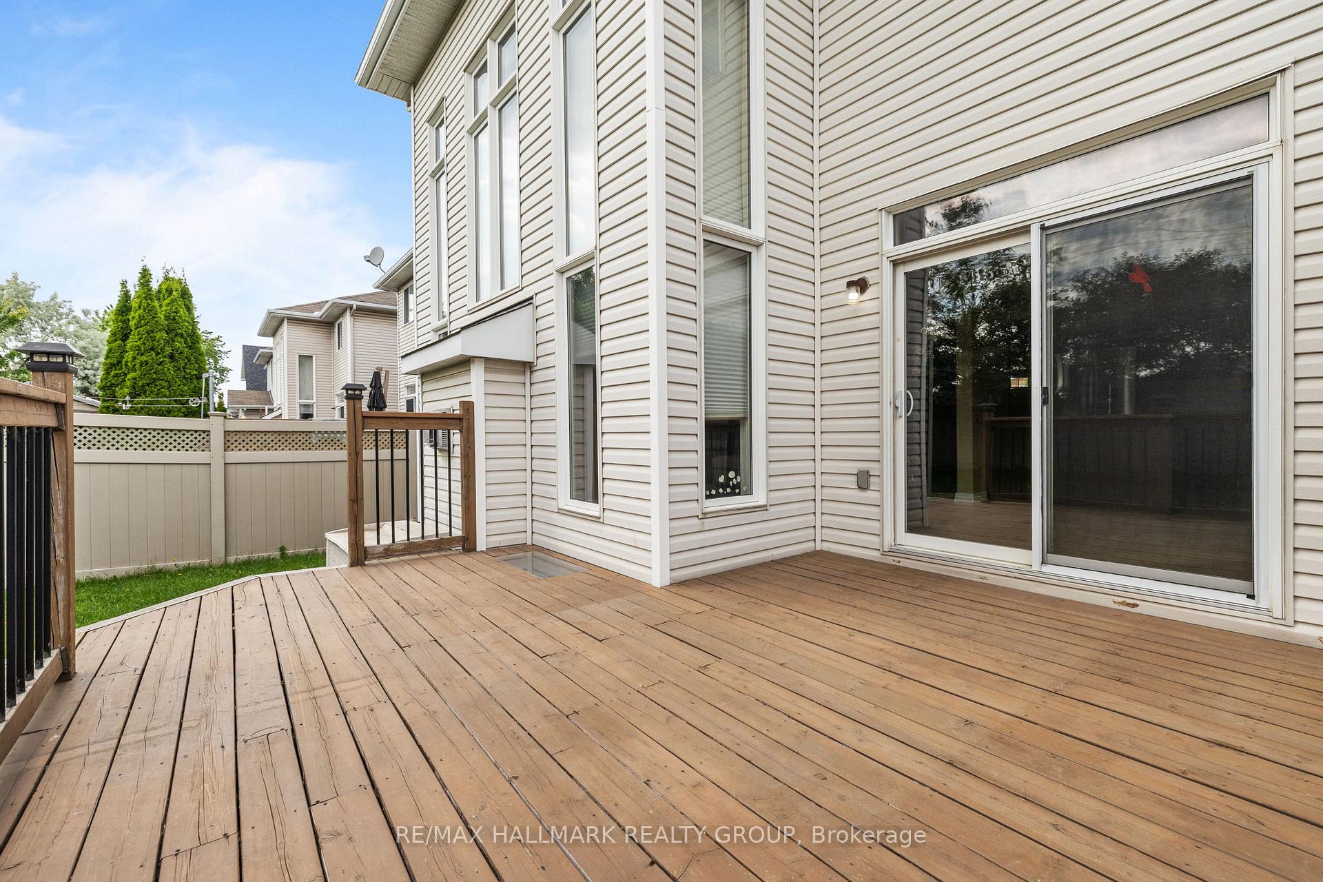 Photo 38 of 1933 Schroeder Crescent, Ottawa, Springridge/East Village — HOMEH