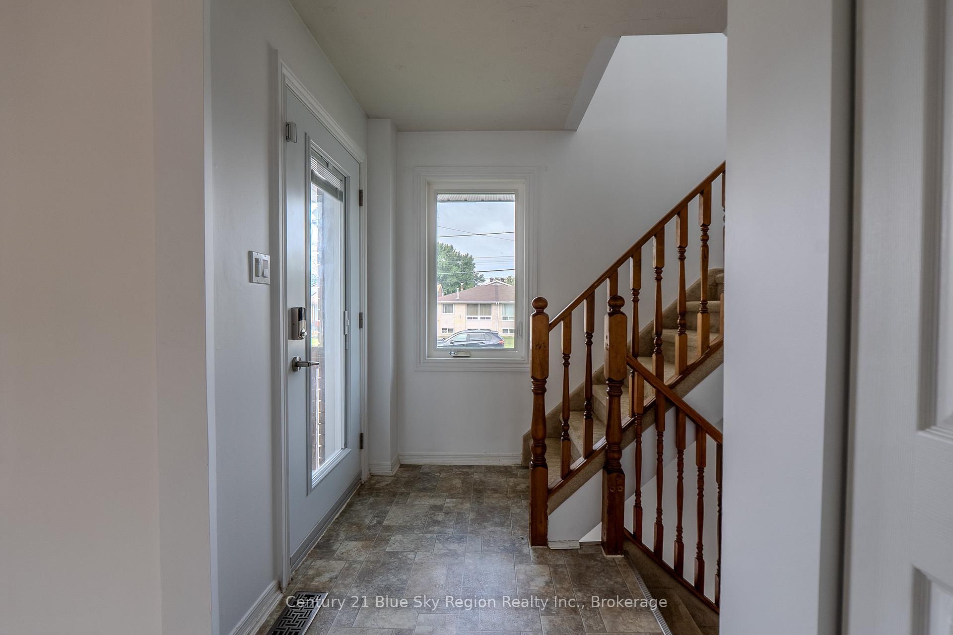 Photo 4 of 122 Johnston Road, North Bay, Widdifield — HOMEH