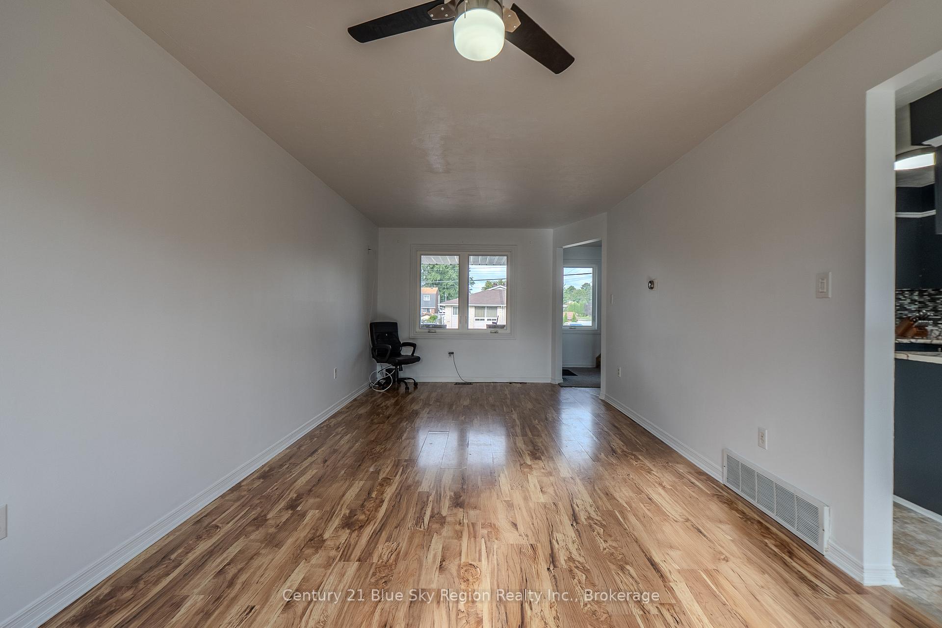 Photo 5 of 122 Johnston Road, North Bay, Widdifield — HOMEH