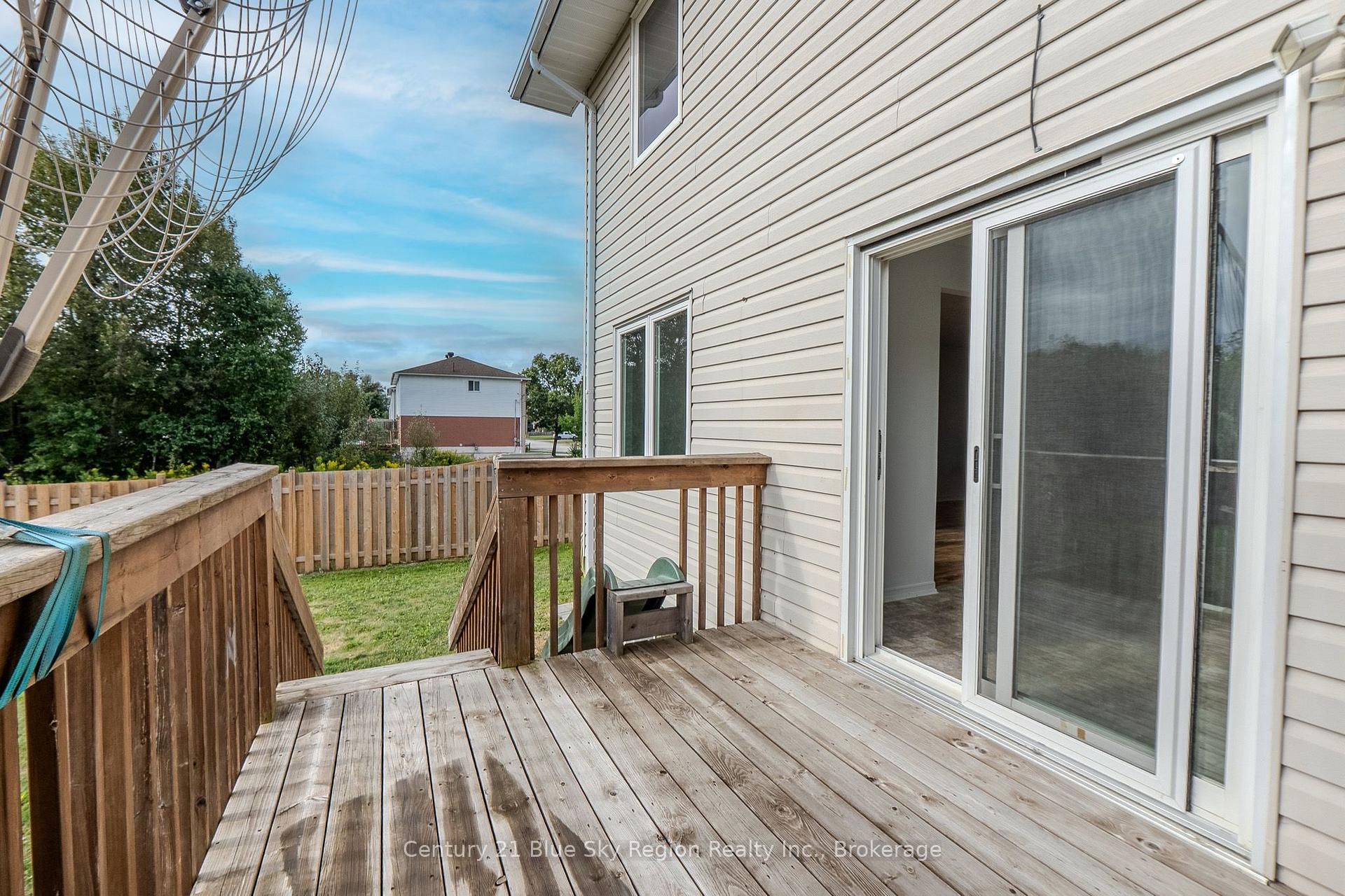 Photo 18 of 122 Johnston Road, North Bay, Widdifield — HOMEH