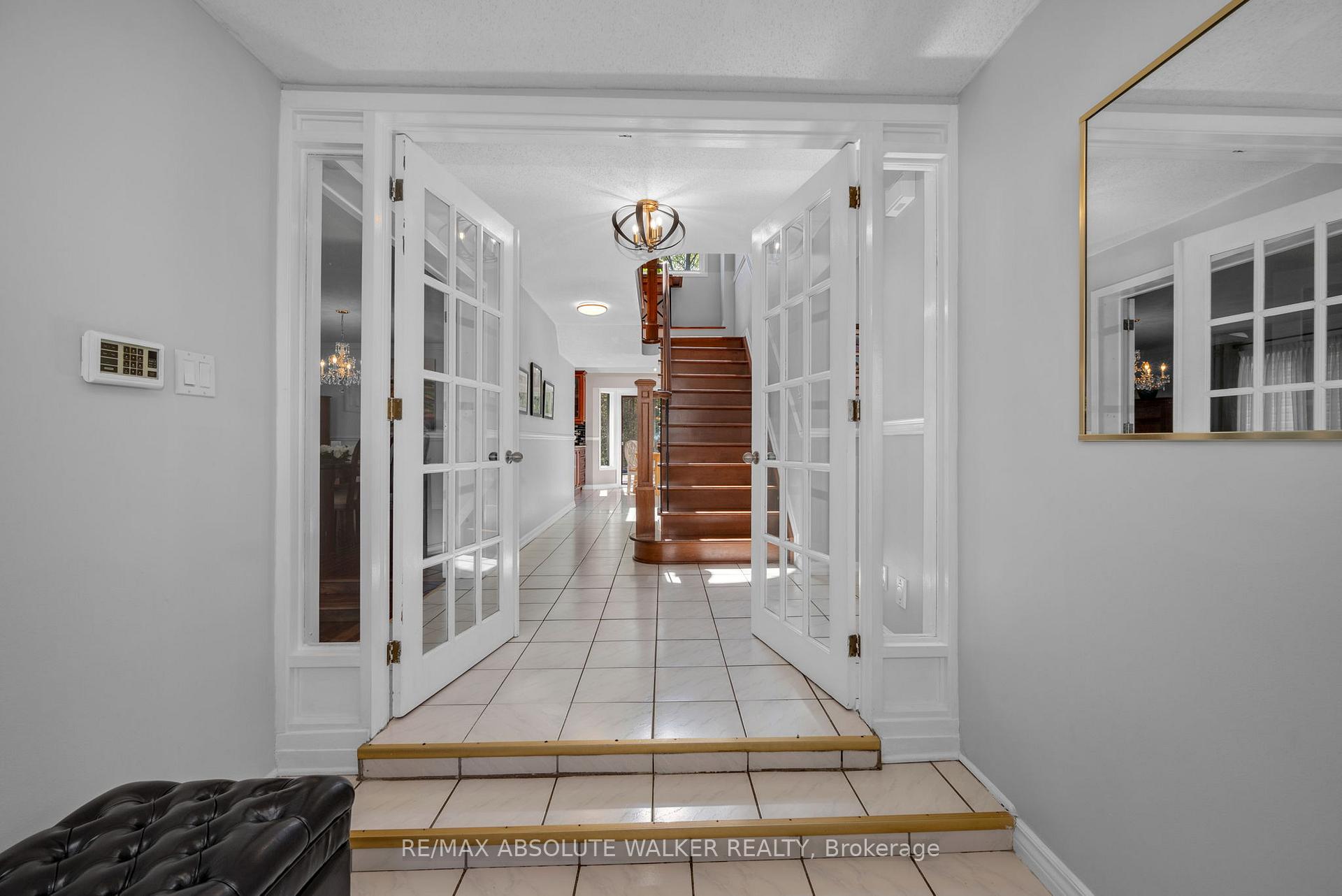 Photo 2 of 1901 Montereau Avenue, Ottawa, Chapel Hill — HOMEH