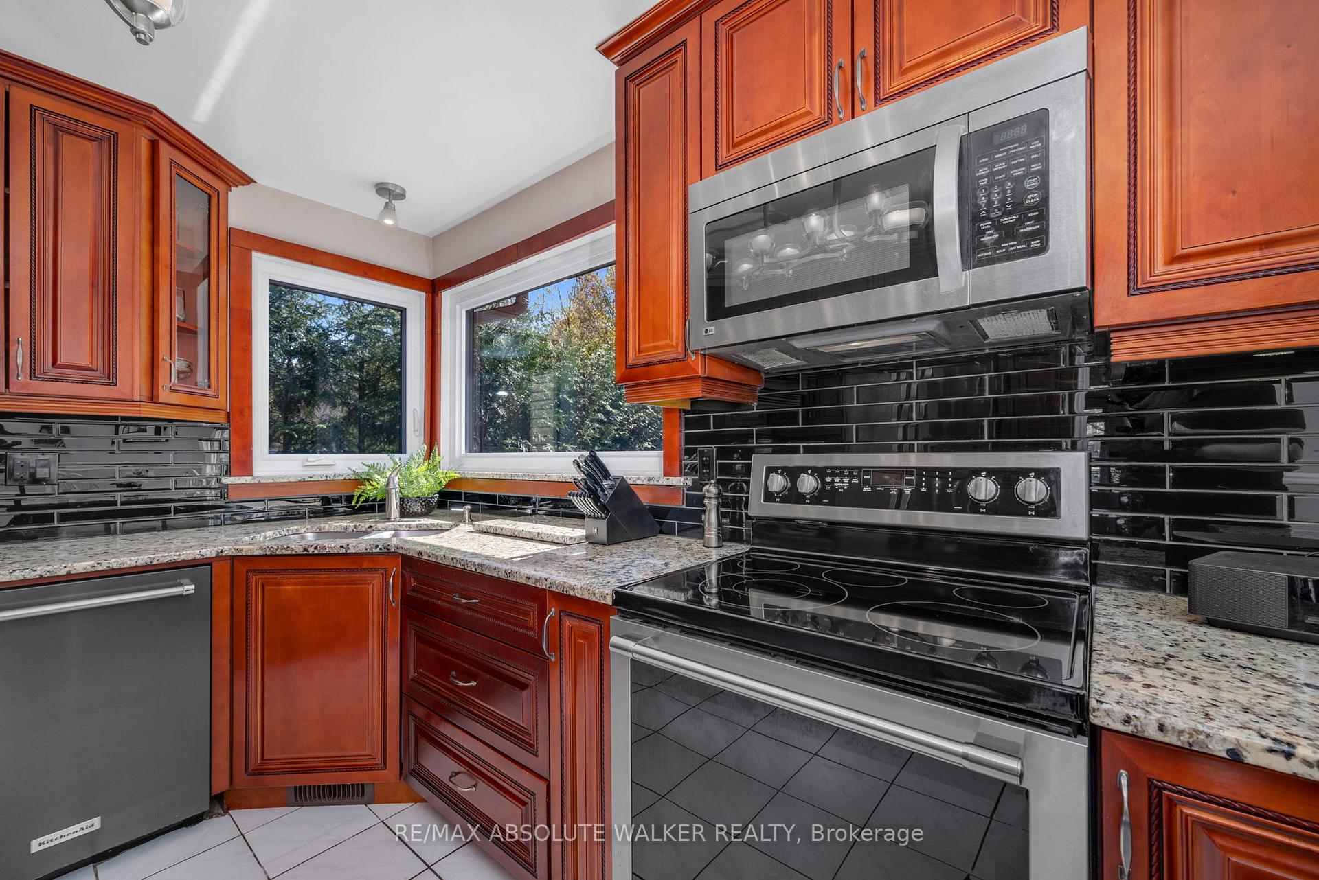 Photo 9 of 1901 Montereau Avenue, Ottawa, Chapel Hill — HOMEH