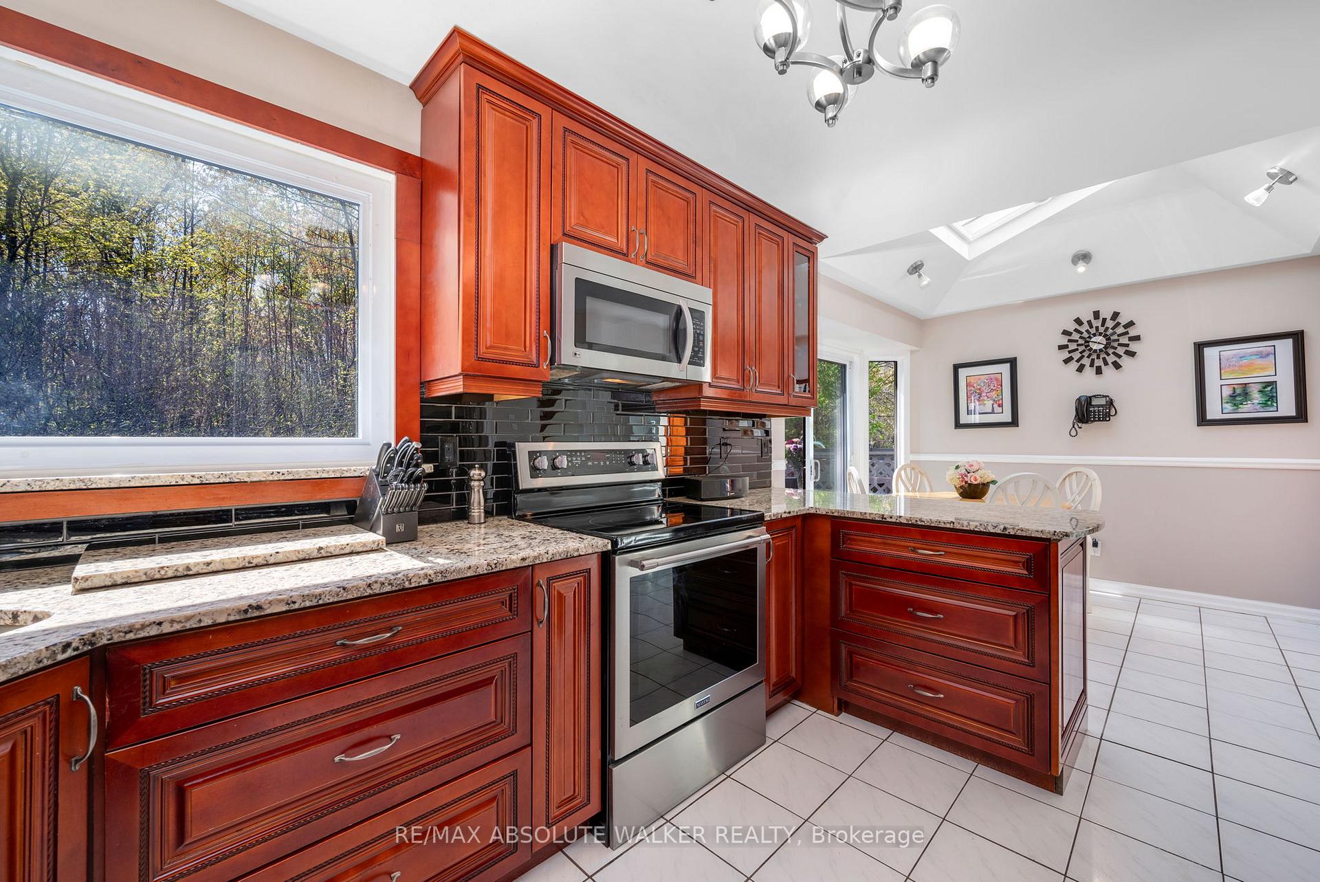 Photo 10 of 1901 Montereau Avenue, Ottawa, Chapel Hill — HOMEH