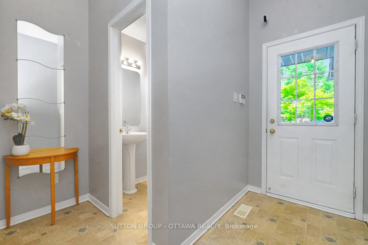 Photo 3 of 2186 Sunmeadow Street, Ottawa, Avalon East — HOMEH