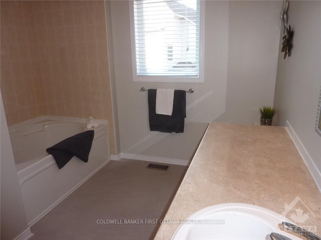 Photo 14 of 683 Aquaview Crescent, Ottawa, Avalon East — HOMEH